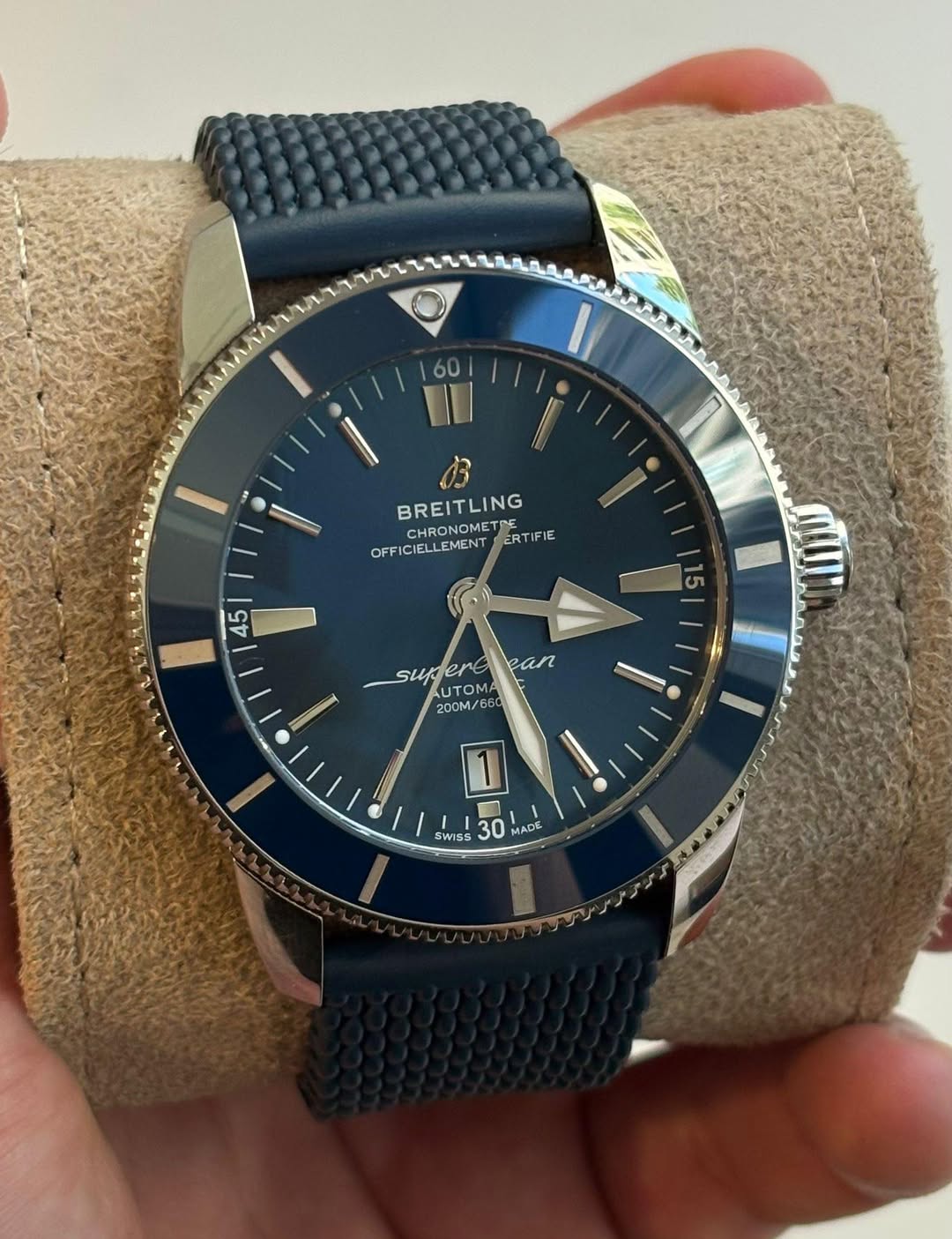 May be an image of wrist watch and text that says '3 BREITLING CHRONOMETRE OFFICIELLEMENTERTIFIE ERTIFIE OFFICIELLEMENT 45 15 supere sup ean AUTOMA superelean UTOM 200M/6 /6B 200M…