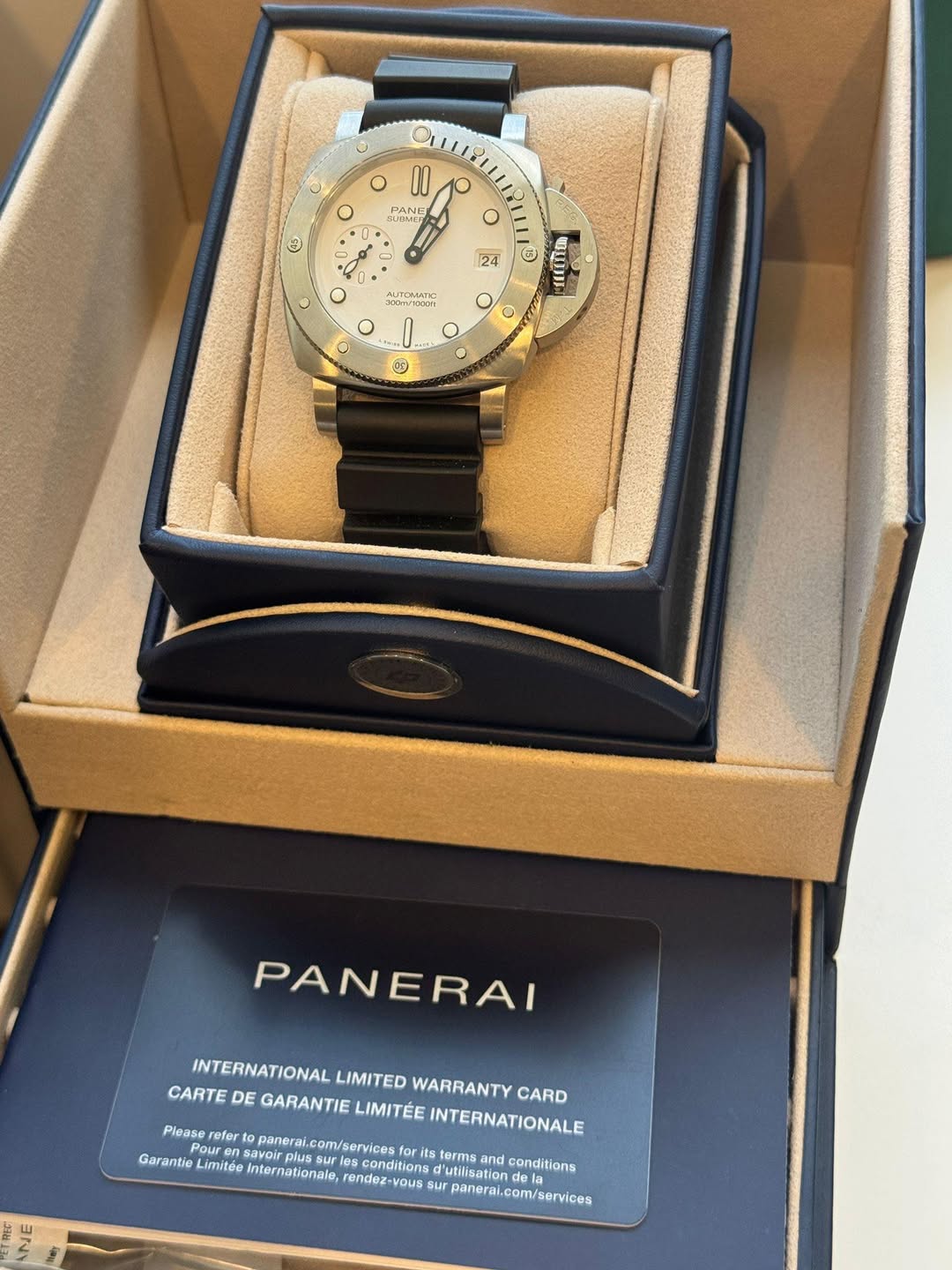 May be an image of wrist watch and text that says '٢ O 00 O PANE HONG 0 ስ ٠ ( ي 7 KuToBHaTK: 24 O BIL11O 100្វយា O O קקרלוך ற் PANERAI INTERNATIONAL LIMITED WARRANTY CARD CARTE…