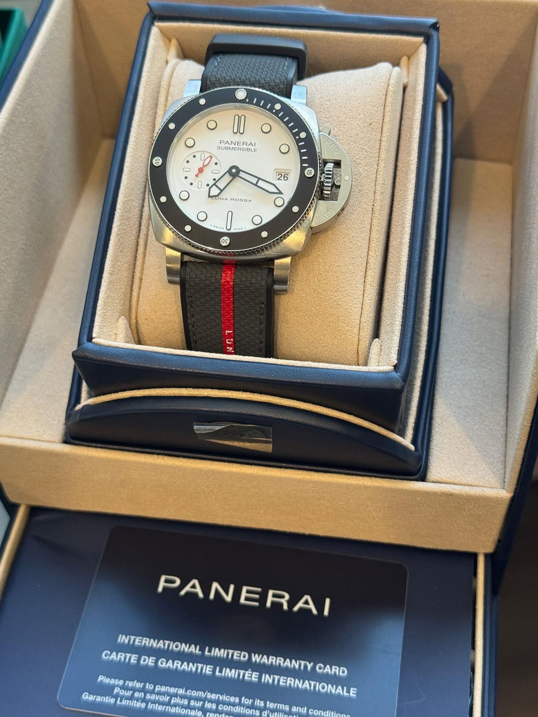 May be an image of wrist watch and text that says '٥ II O PANERA! RAI HHERSOLE ロい。 45 0 - 1 U O 26 CИHA CSA品 EJJUT E cTnE O 6S RTECNR PANERAI CARTE DE GARANTIE INTERNATIONAL…