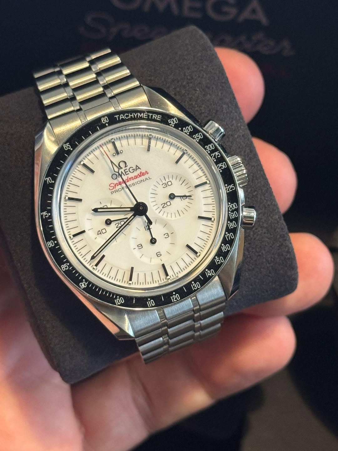 May be an image of wrist watch and text that says '60 TACHYMETRE ㅇ Olo Snee Nomsten OMEGA dmaster SSIONAL readmaster PROFE 30 c د هه ም o5. 8 de 00 O 120'
