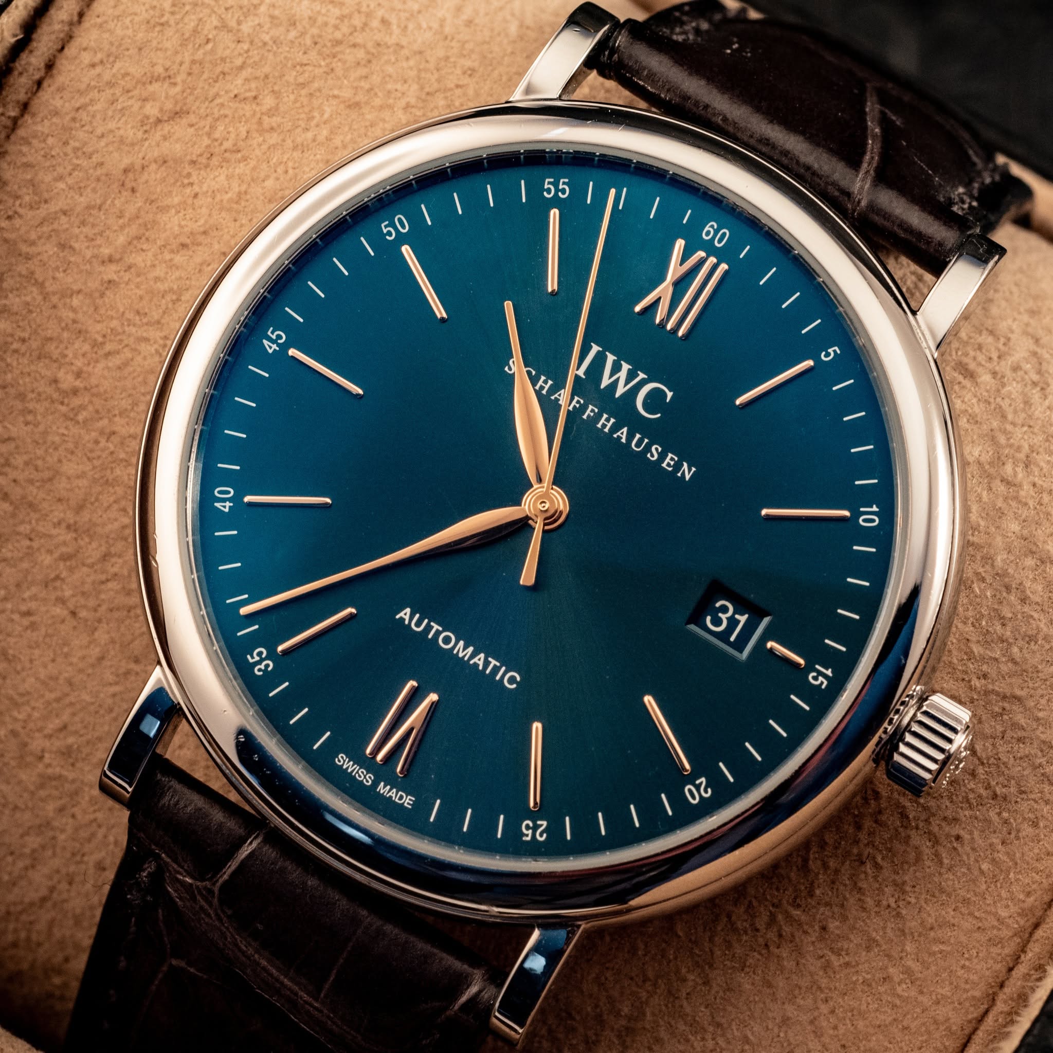 May be an image of wrist watch and text that says '50 45 55 | XII 60 SHAFFHAUSEN AFFHAUSEN IWC 5 40 10 σε I AUTOMATIC AUTOMATIC IA MADE SWISS '