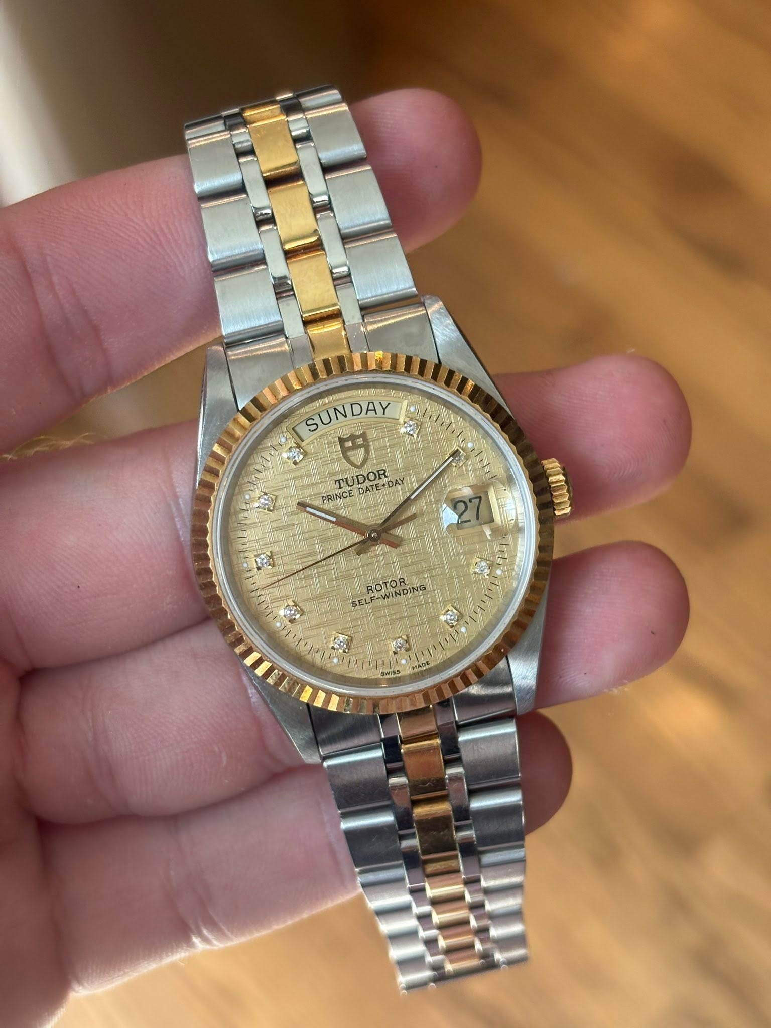 May be an image of wrist watch and text that says 'SUNDAY DAY SUN วั م 32 TUDOR AY PRINCE DATE+DA BATE+ ប្រ memy ስቃ SELF-WINDING SELROTORING WINDING ELE-WINNI ROTOR 3 5 ייו'