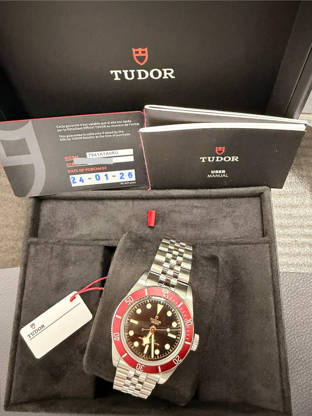 May be an image of wrist watch and text that says 'TUDOR para n'estvalable はa estdatée del'achat 7941A1A0RU MODEL SER DATEO OF PURCHASE GATYAJTYY TUDOR USER MANUAL 50 T τι TUDOR 巴…