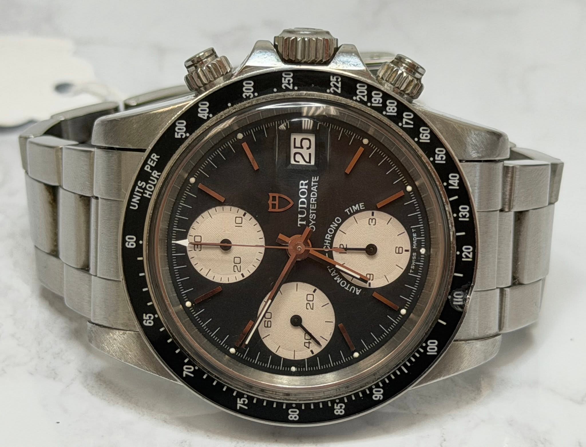 May be an image of wrist watch and text that says 'οσέ ER ER UNITS HOUR DUR UR HO TUDOR YSTERDATE TIME CHRONO ゆ PATOO I 20 60 1I0 '