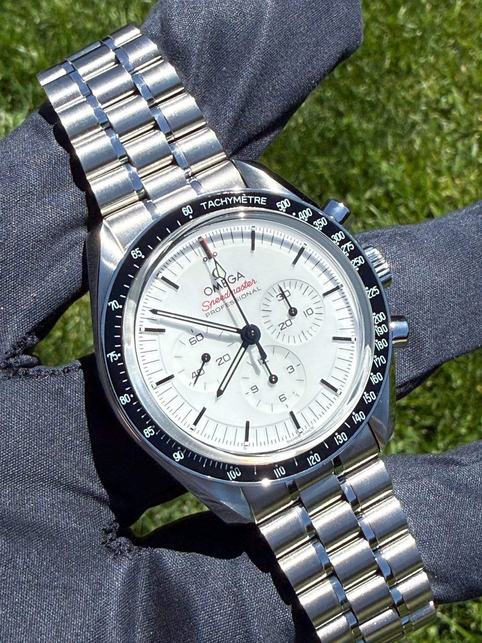 May be an image of wrist watch and text that says 'TACHYMETRE 60 ממ5 សុ и မွို 200 KE ភ្វិ D EGA GA aster IONAL Snead Spead O Όι OMEGA PROst eedr 0 10 ਹੇ 60 20 20 ser 8 3 9 6 D…