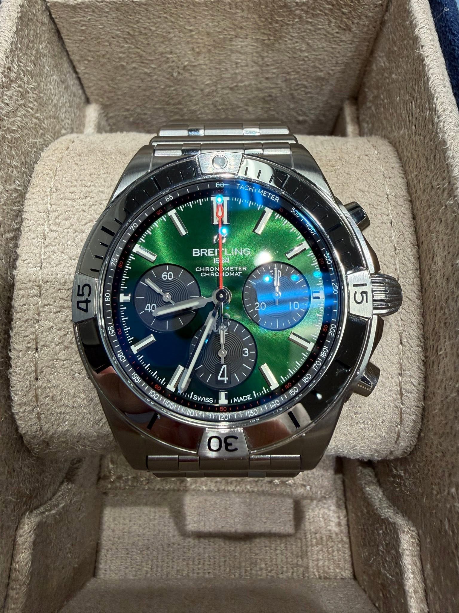 May be an image of digital watch and text that says '60 TACHYMETER ER ማማዛ 65 70 ማሟቸ 751 BREI BREITLING LING 60 CHRON CHRO METER OMAT A 0 20 0 ၁၀၀ O0TT 250 15 日商設 0 108 8- I 8 85…