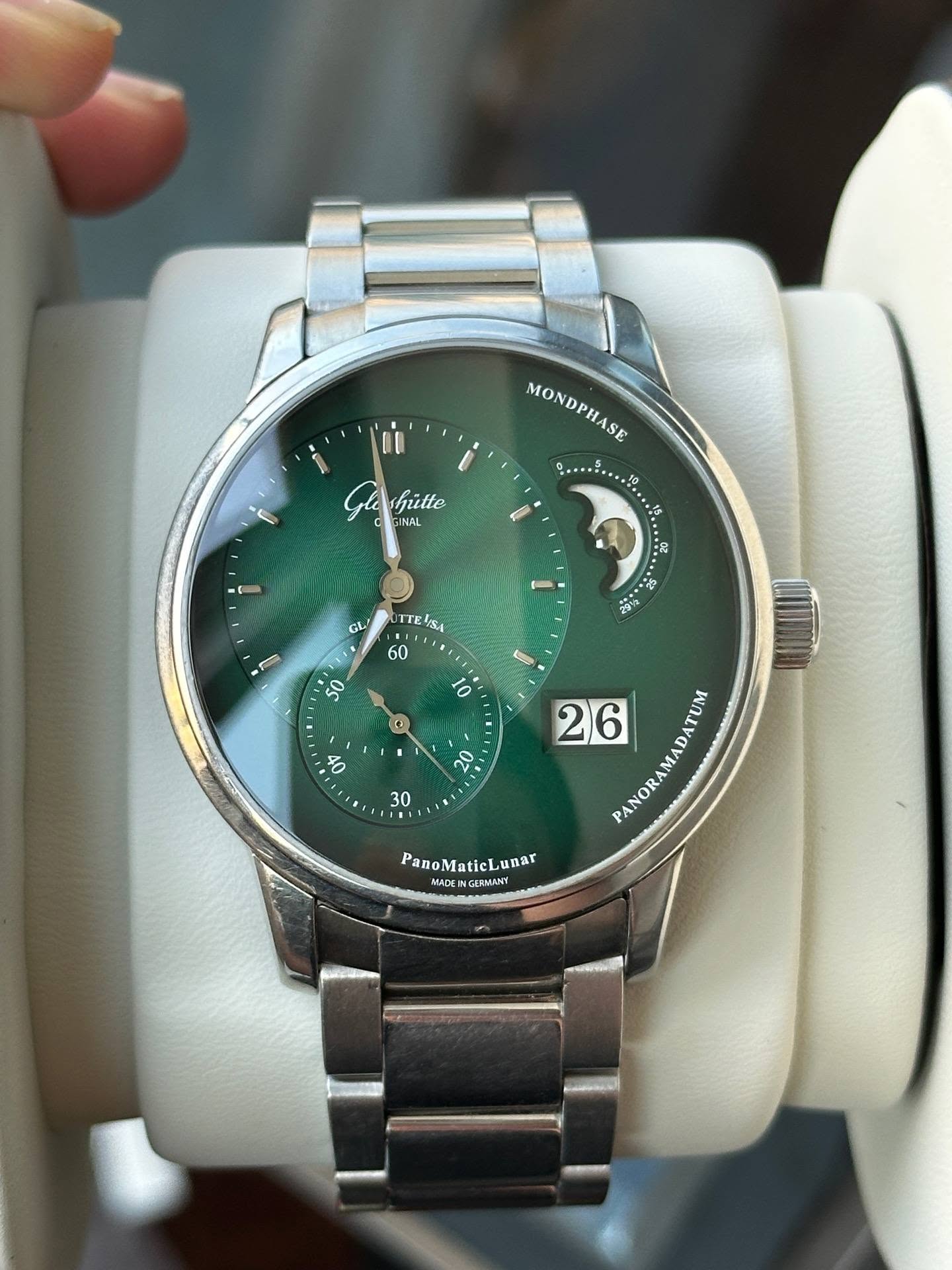 May be an image of wrist watch and text that says 'Gi Gabbitte shutte GINAL MONDPHASE MONDPHASE 10 . 20 GL TTE TTEJSA ISA PANORAMA PANORAMADAT PanoMaticLunar Lunar MADE NGERMANY'