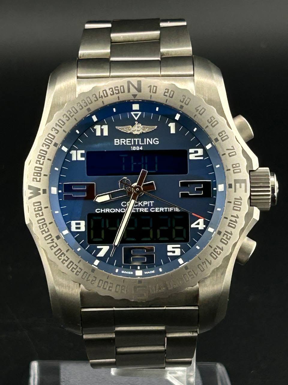 May be an image of digital watch and text that says ' N BREITLING I 80 E EN 130 140 a تم COEKPIT CHRONO CHRONO/ETRECERTIFIE ETRE CERTIFIE D8202금00리002 00S 230 022 DAVISH W 5…