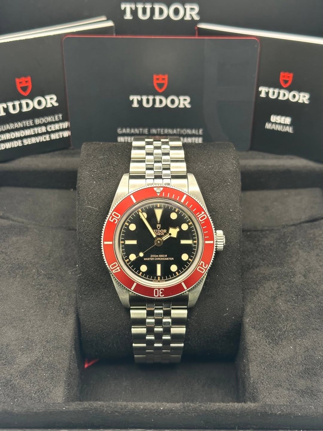 May be an image of wrist watch and text that says 'TUDOR 円 TUDOR 円 TUDOR UARANTEEBOOKLET ET UARANTEE BOOKLET CERTIFI WETW DWIDE HRONOMETER WRONOMETERCERTIFI SERVICENETWI SERVICE…