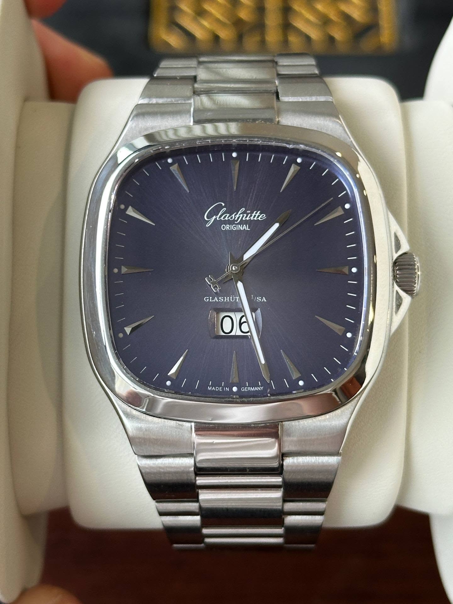 May be an image of wrist watch and text that says 'Glashitte ORIGINAL ffe GLASHUT ISA 100 MADEI GERMANY'