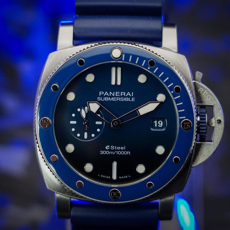 May be an image of wrist watch and text that says 'PANERAI SUBMERSIBLE R EG 19 eSteel 300m/ 300m/1000ft 1000ft'