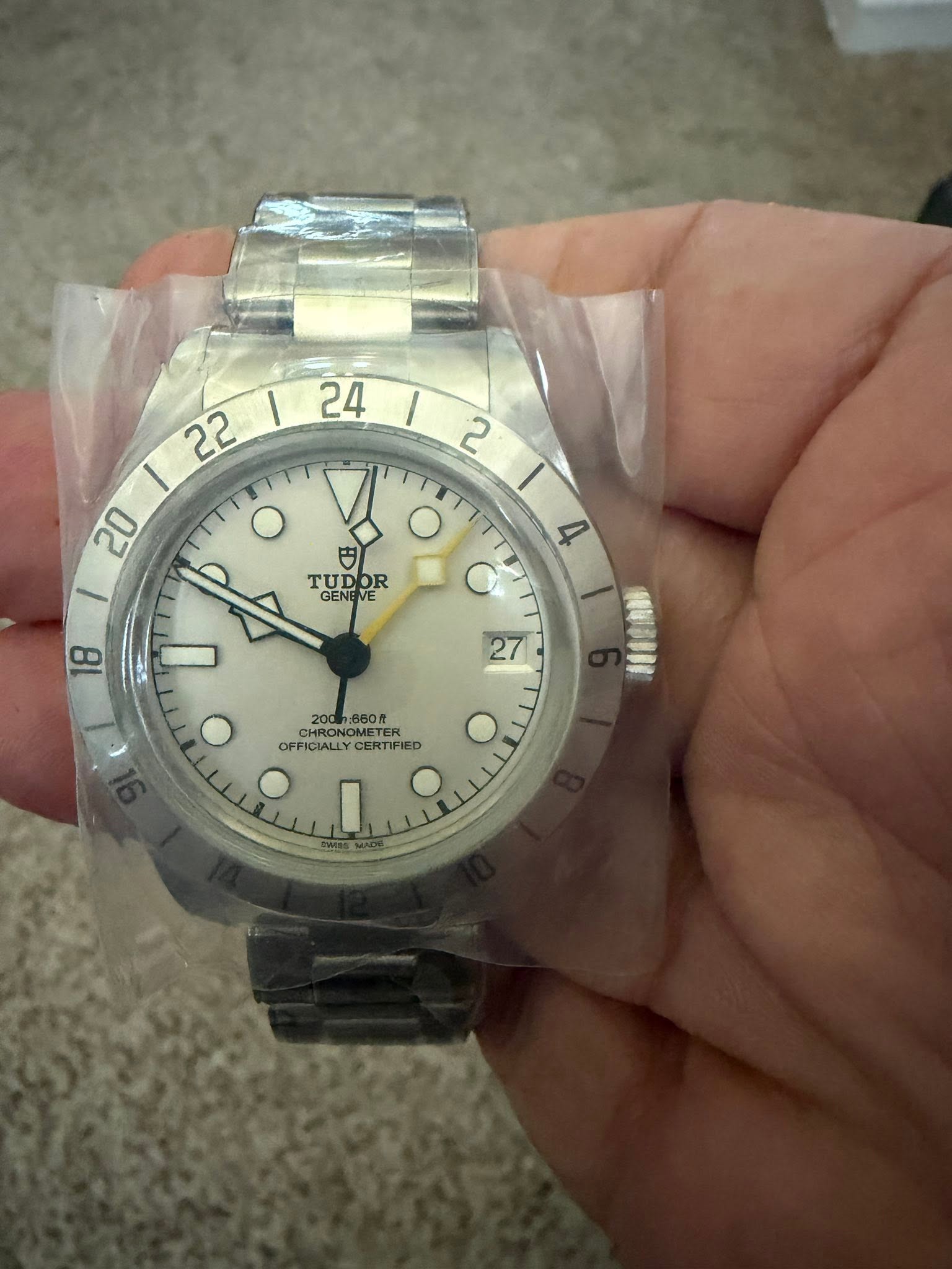 May be an image of wrist watch and text that says '22 22/ I 24 | 2 I 20 O ! o 巴 TUD TUDOR GENEV OR GENE C 4 18 I 27 0 慧車車交热 200 20dh.650f 650 OFFICALLYCERTFIED CHRONO TEF…