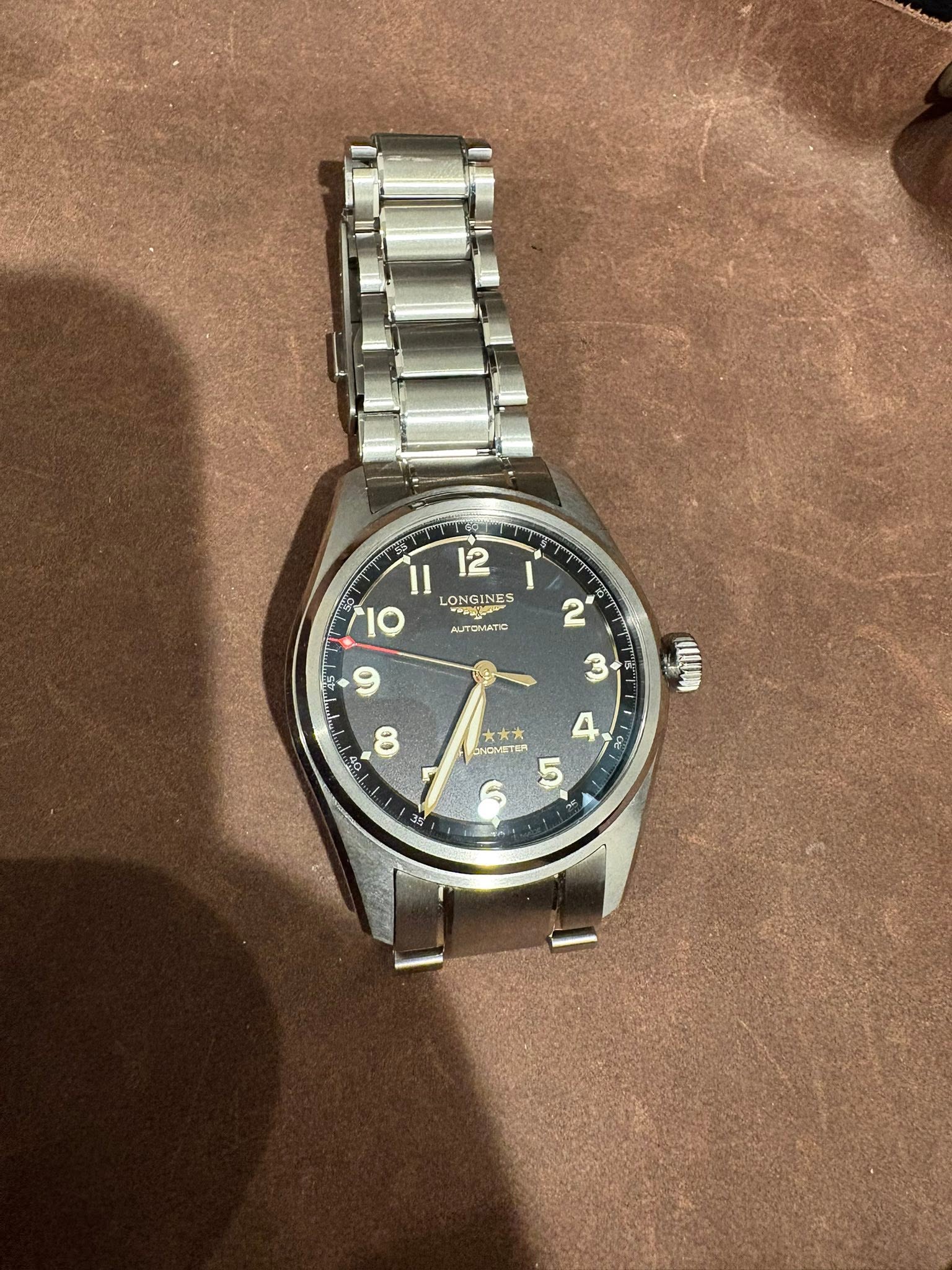 May be an image of wrist watch and text that says 'edame il 12 LONGINES 10 AυTOMaTe n 2 အ 9 3 8 大大 4 ONOMETE 5 y 304'