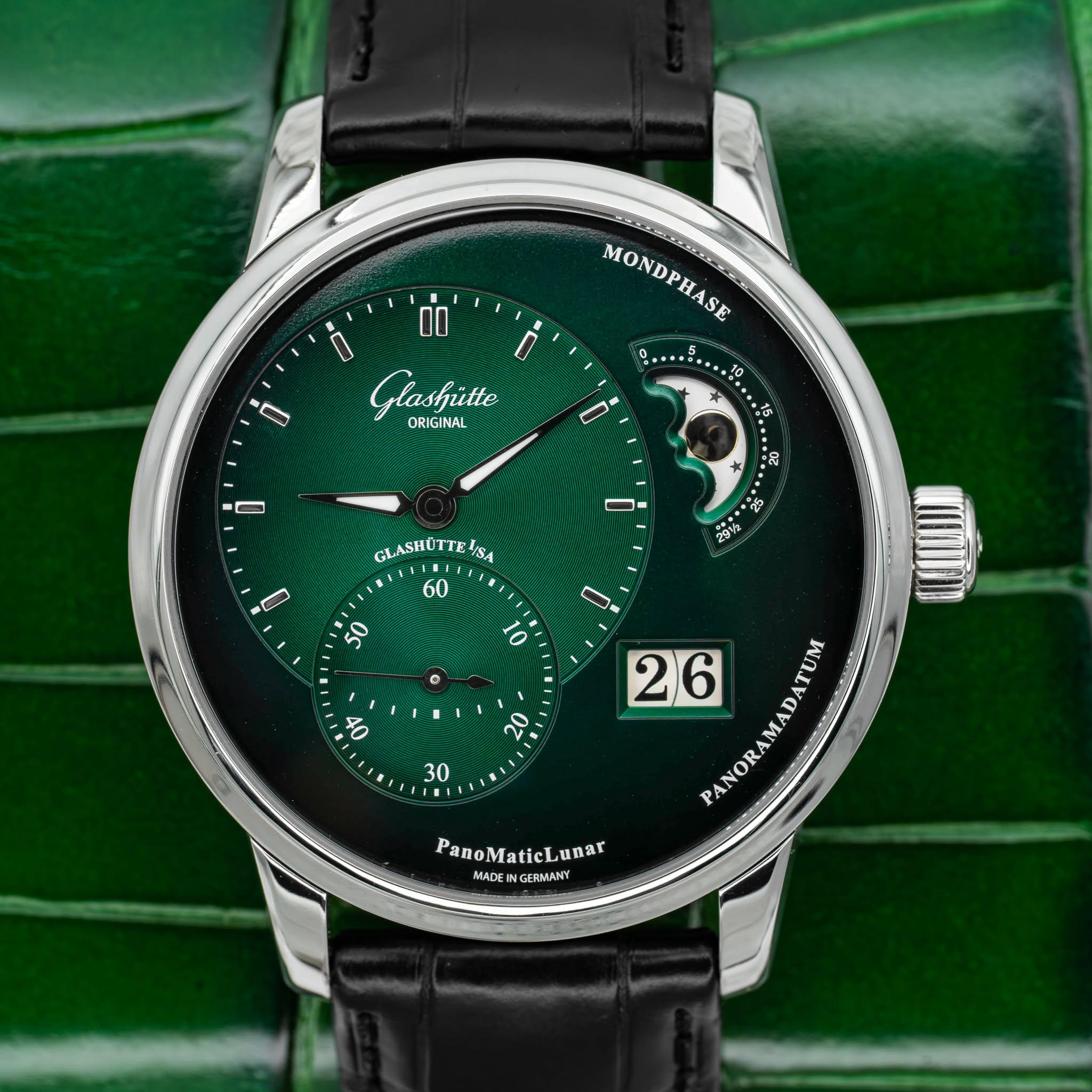May be an image of wrist watch and text that says '00 MONDPHASE MONDPHASE E C Glashitte ORI RIGINAL 15 GL GLASBÜTTELSA 60 25 29V2 5 C 1o ® S tO 30 26 6 PANORAMADATUM PA FANORAMADAI…