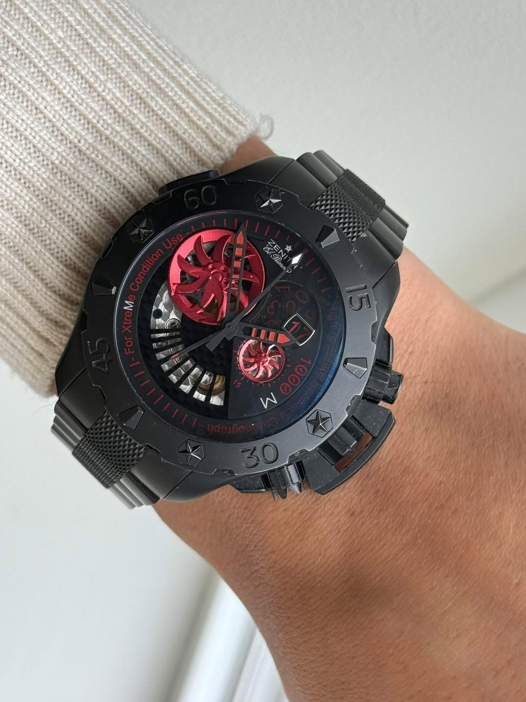 May be an image of digital watch and text that says 'ዳ E a W'