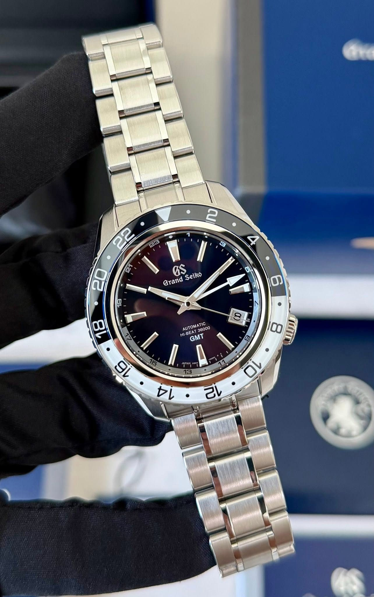 May be an image of wrist watch and text that says ' GS Se Seiko Grand AI 10 PEATS AиTOM ATIC ် MOOO ИTOMATΙC -ΘEAT NUTO GMT 8 ማ '