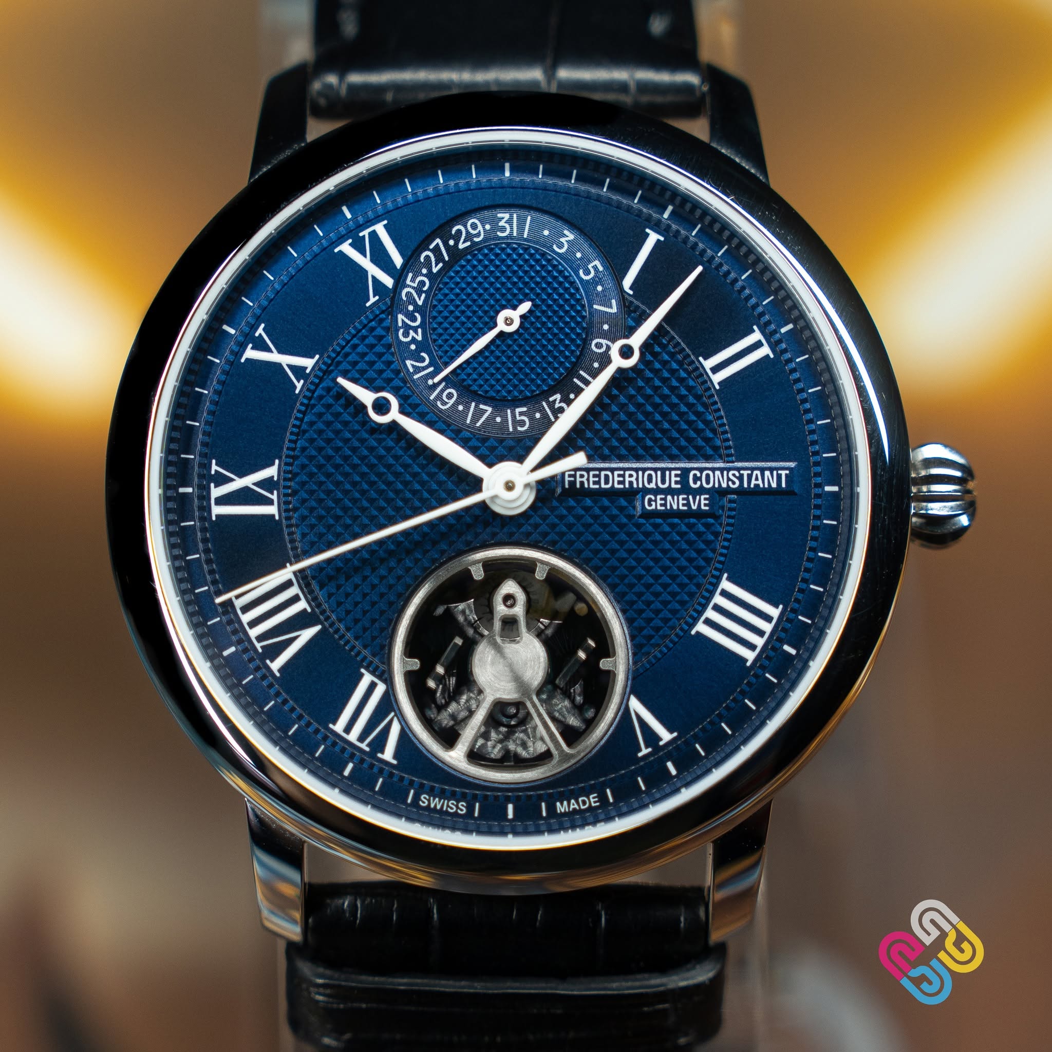 May be an image of wrist watch and text that says '3WHB 5 O XT د I FREDERIQUECONSTANT FREDERIQUE CONSTANT GENEVE 家 0ሳ IX VII IA IS SWISS d MADE ලව්'
