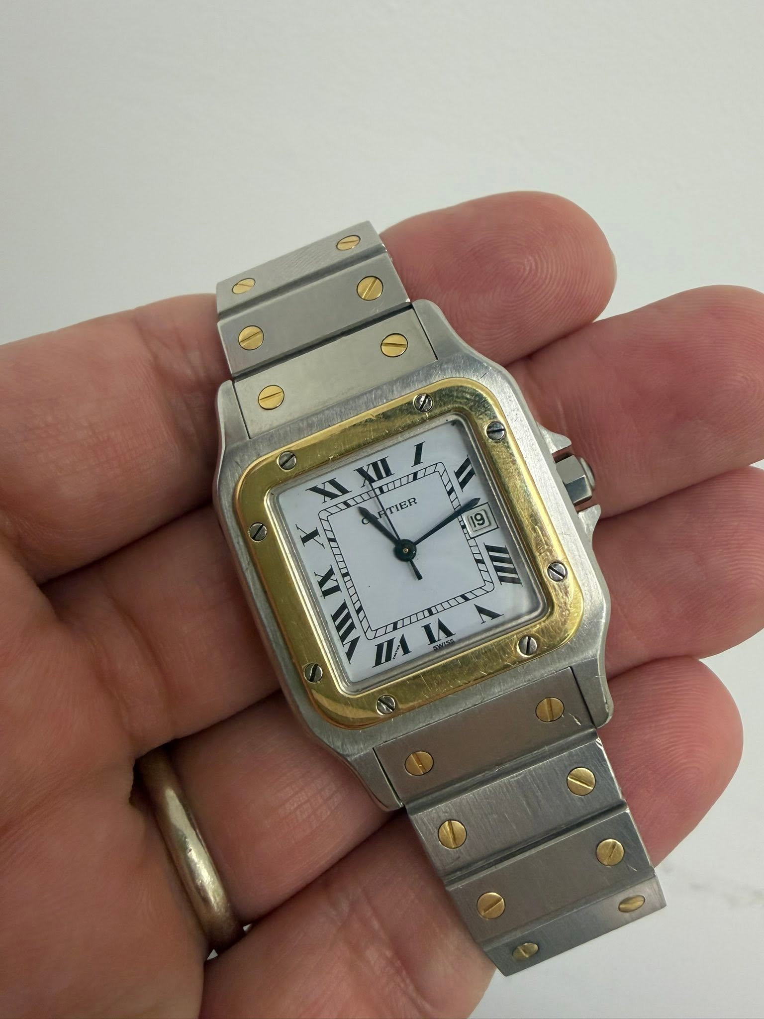 May be an image of wrist watch and text that says 'XII CE CELLZ E TIER တ T X IIZ IX VIII VII VI'