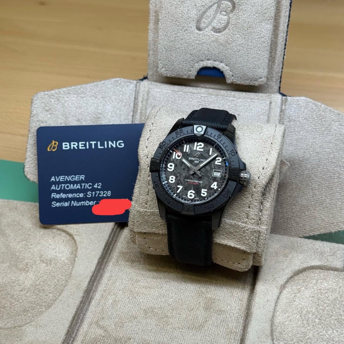 May be an image of wrist watch and text that says '0B BB BREITLING II 12 t I 10 8 WEITL TLIN 2 9 8 SHRANCAEIOR 7 6 AVENGER AUTOMATIC 42 2 Reference: S17328 Serial Number 好 5'