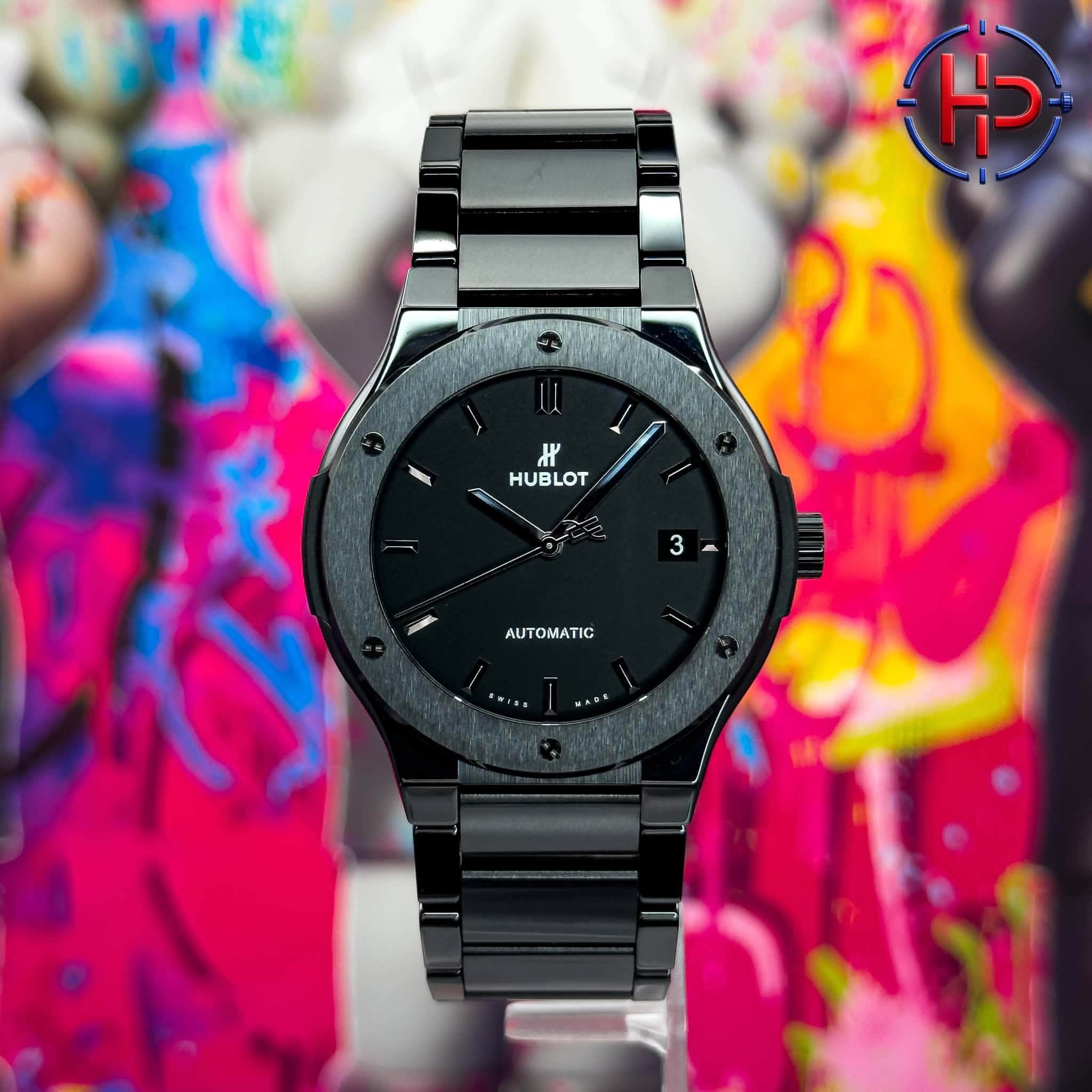 May be an image of wrist watch and text that says 'כ ዞ HUBLOT 3 AUTOMATIC AUTOMATIC Mす'