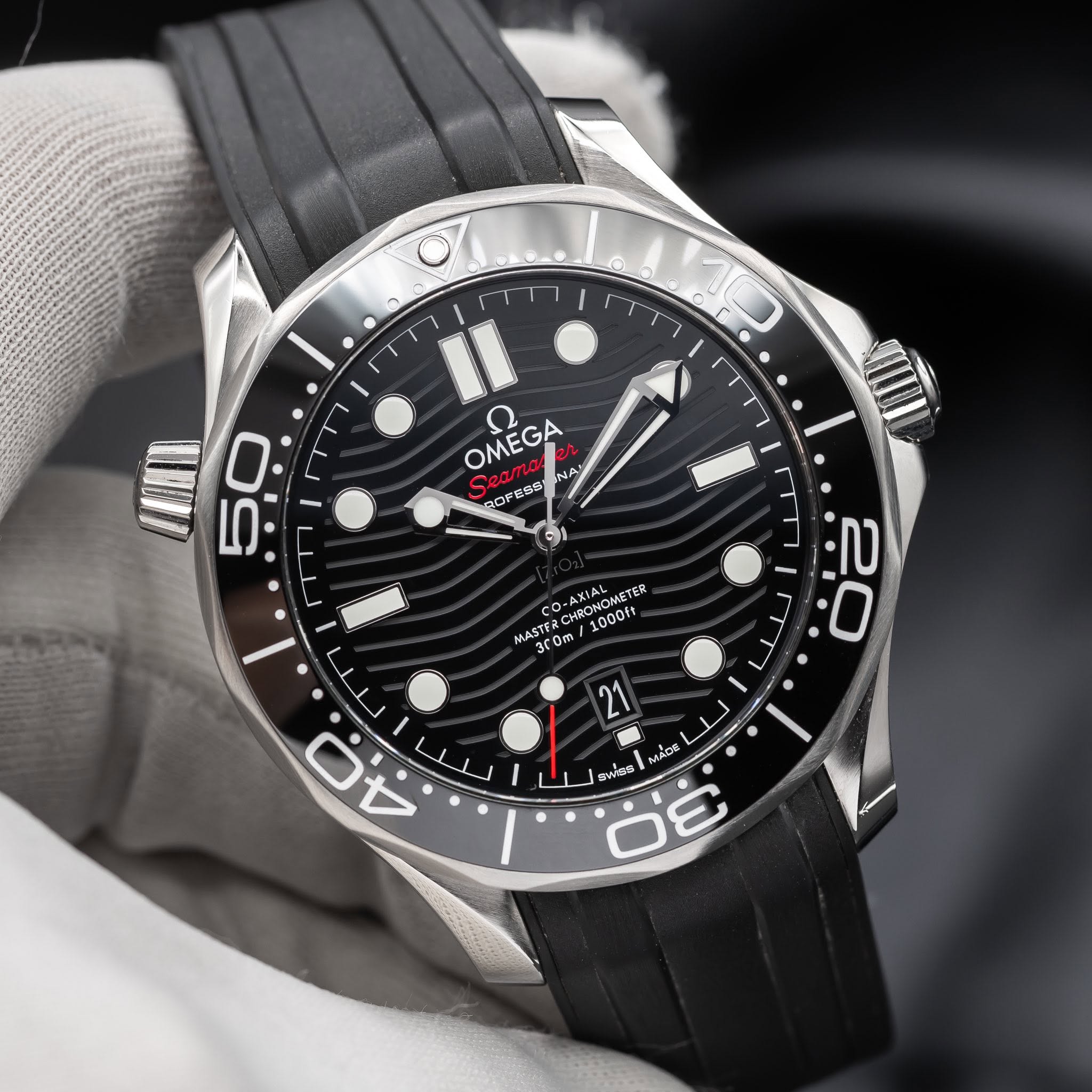 May be an image of wrist watch and text that says 'o ٢ OMEGA o MAH NA ROFESS 50 5 ۵٥٥ AXIALNE NSONOMETER HRONOME AXIAL TER ER MASTER 3r0m 1000分 21 / MAOS ADE อพคลร 3 20 a لل 40…