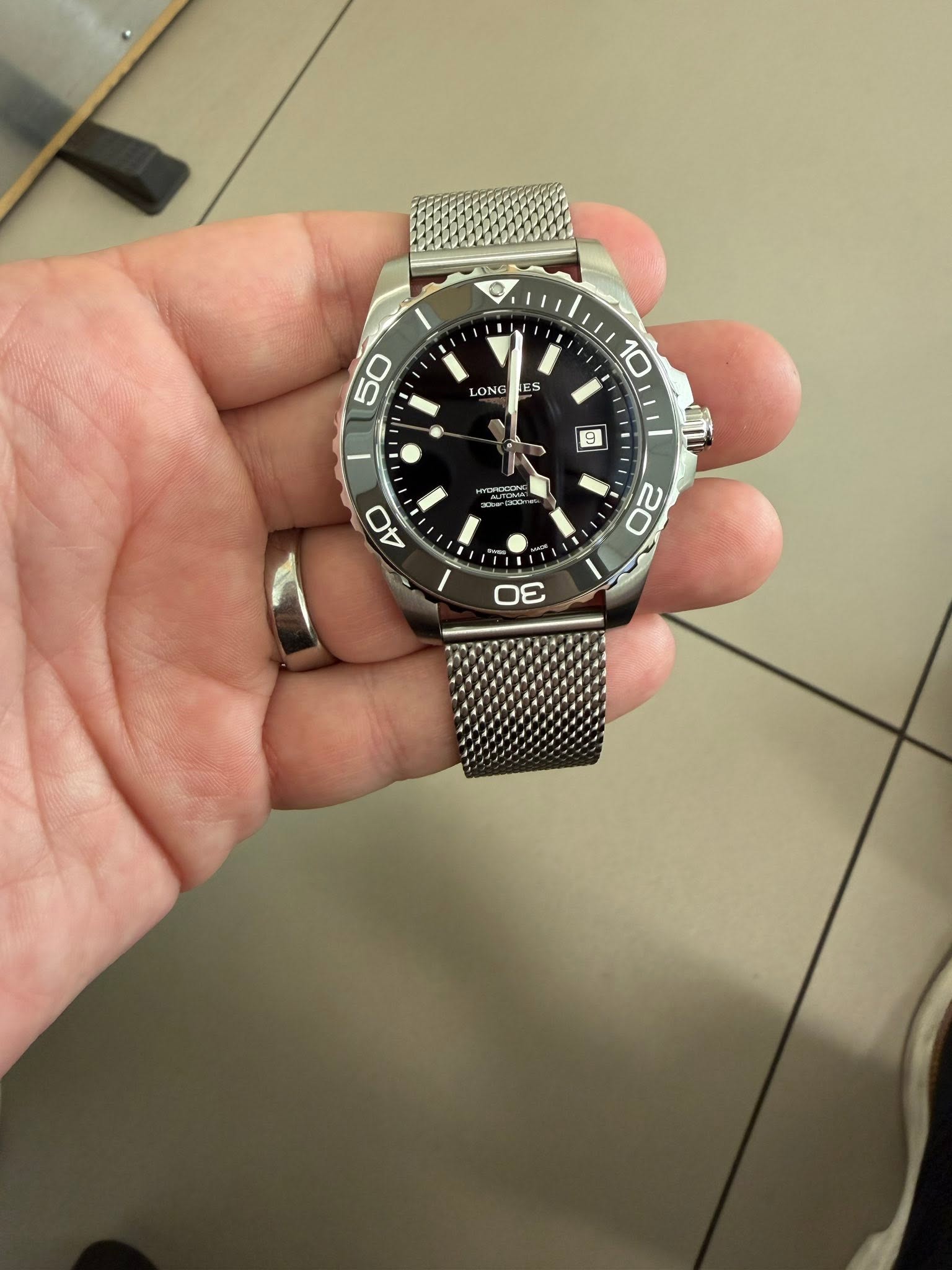 May be an image of wrist watch and text that says 'I LON LONG 二 10 ES 50 I 9 の HYONOCON GO 40 TI 20 נח / 30'