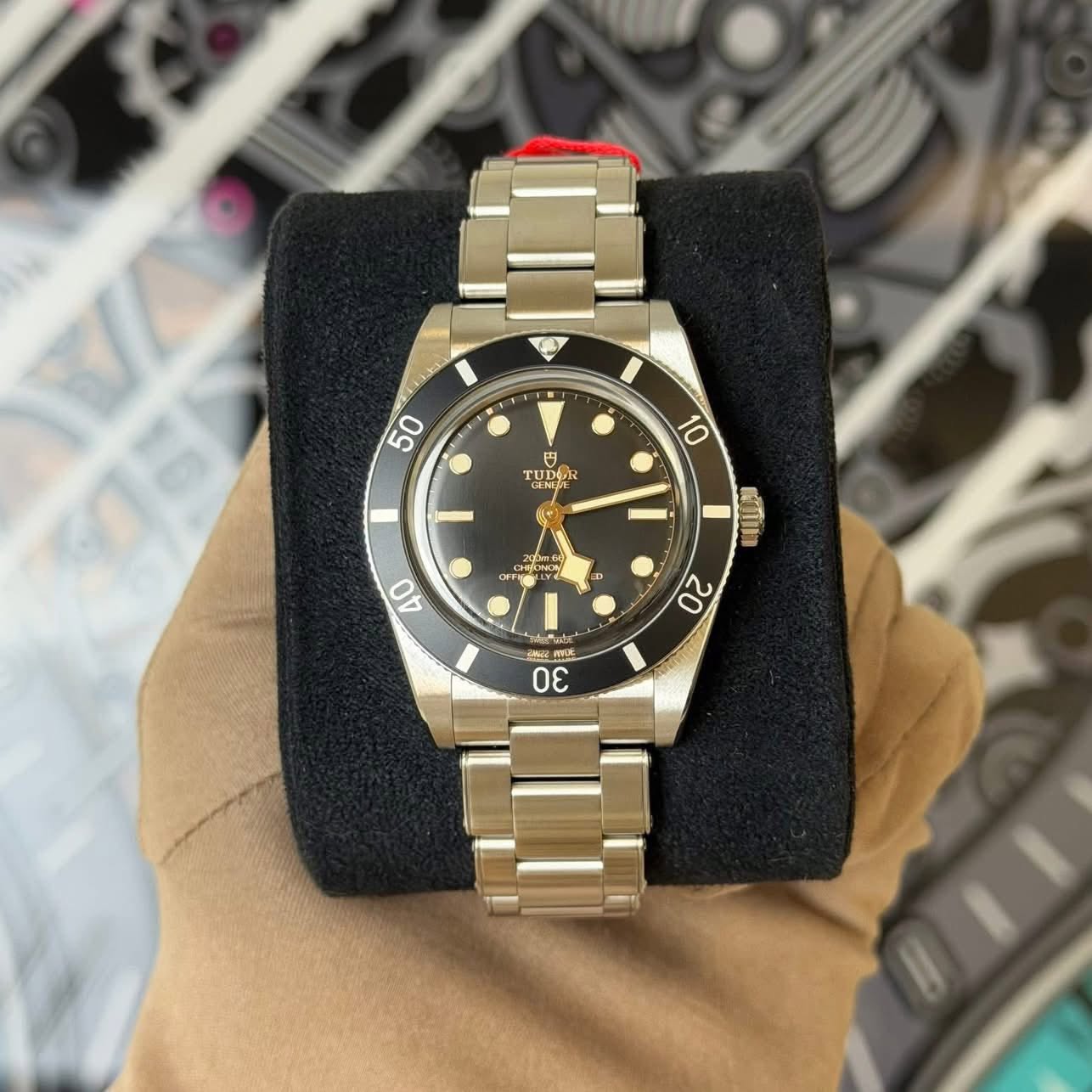May be an image of wrist watch and text that says '50 円 TUDER 10 .) 40 กิม 20 σε'