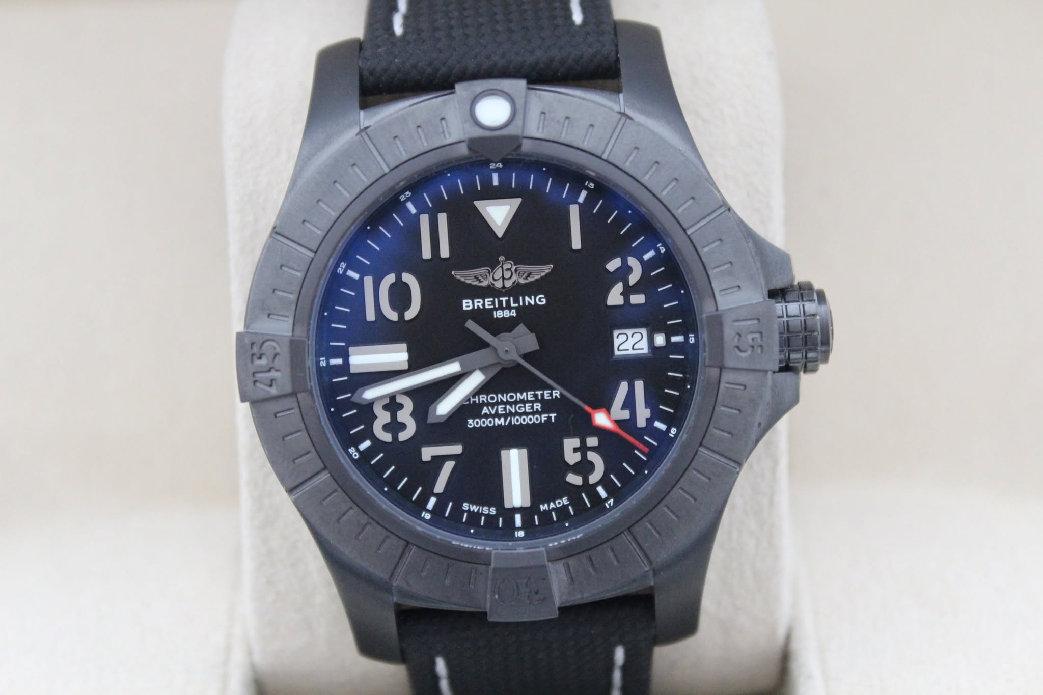 May be an image of digital watch and text that says 'anTuml BREITLING 1B ΙΩ 아 3 も 80 HRONOMETER AVENGER 3000M/10000FT 3000M 10000F 41 55 MADE DE 17 SWISS I 18'