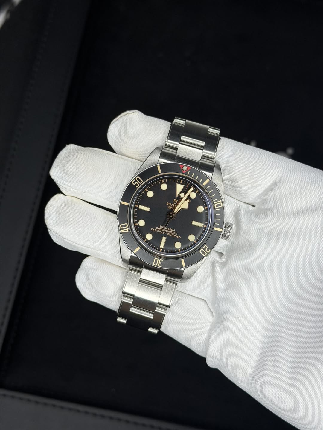 May be an image of wrist watch and text that says 'ا 50 - 円 - ש"ע 10 AO 知 SAN 20 30'