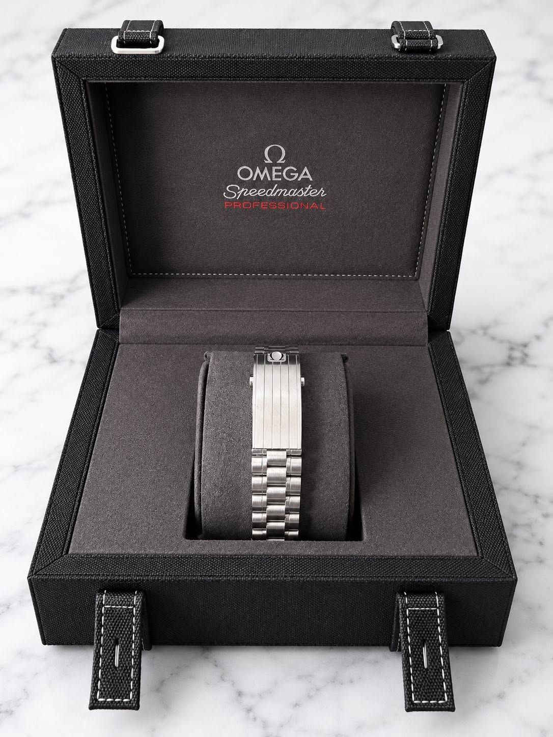 May be an image of wrist watch and text that says 'Ω Speedmaster HOR'