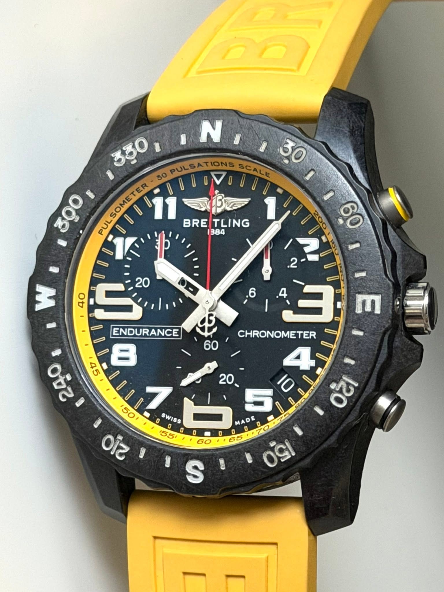 May be an image of digital watch and text that says '60 330, ซซุง, ILSATIONS SCALE N 30 50 PULSATION 300 PULSOMETER I 1 11 E BRE TLING BRETLING 1 1384 0 1K U 20 W ョ CHRONOMETER…