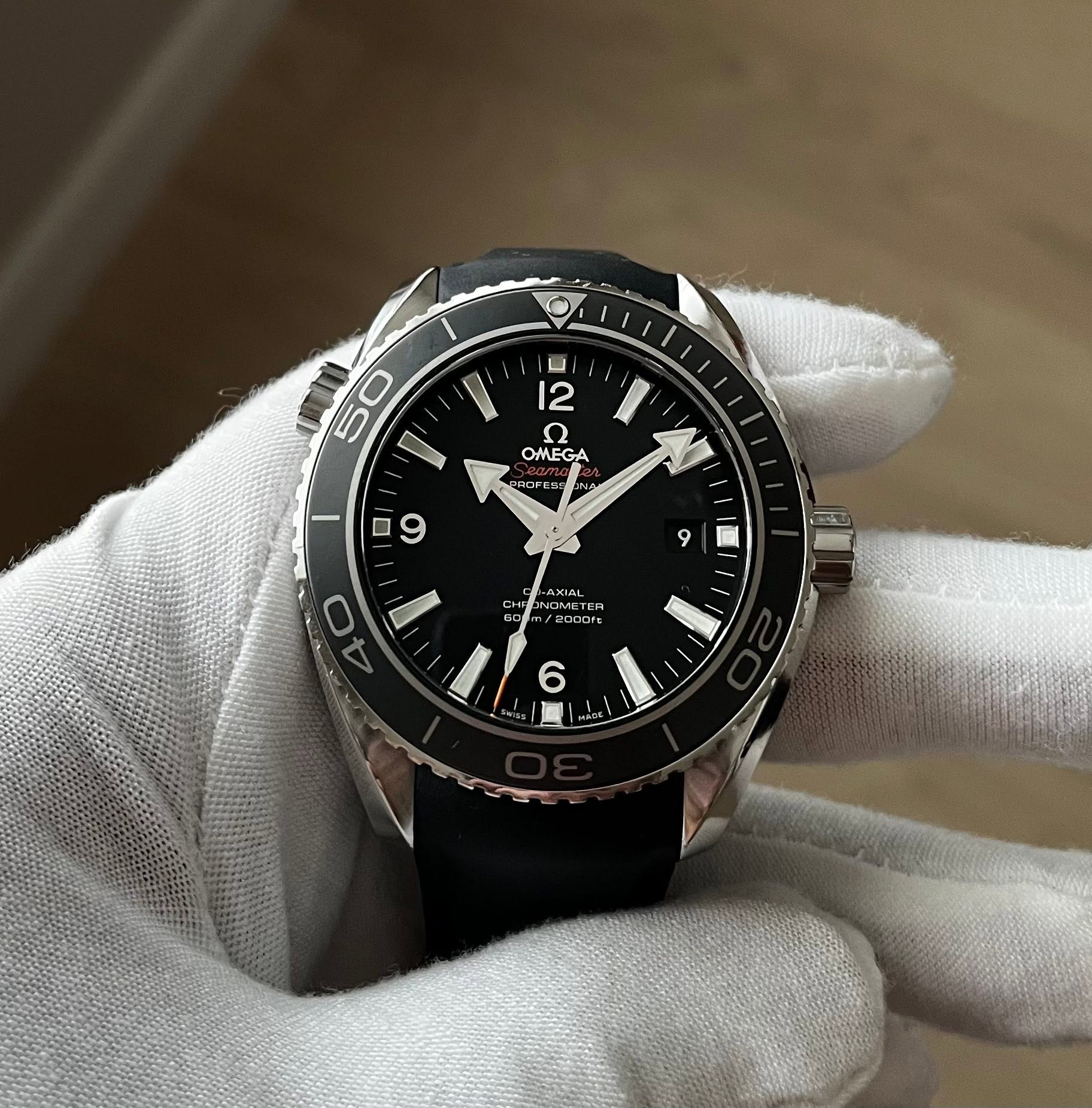May be an image of wrist watch and text that says '50 O Ν' 12 口 l' OMEGA Αττιa DOF PROFES IND A 9 9 AJAL NL ETER en 2000fc 60 6'