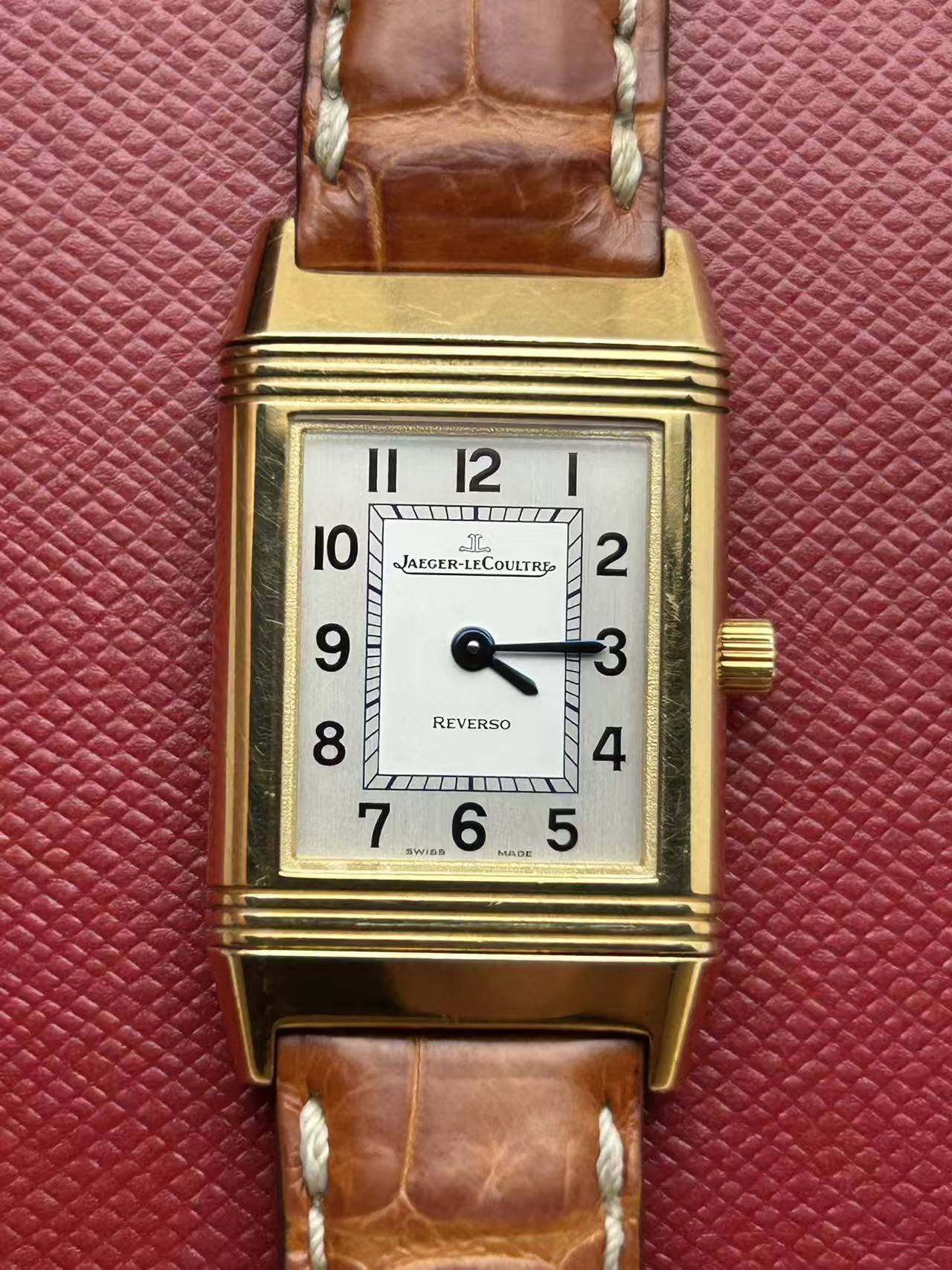 May be an image of wrist watch and text that says '1|12 Il 12 10 II IO -I. JAEGER-LECOULTRE COULTRE و 8 2 3 REVERSO 4 นน 7 SWIDD 6 NADE 5'