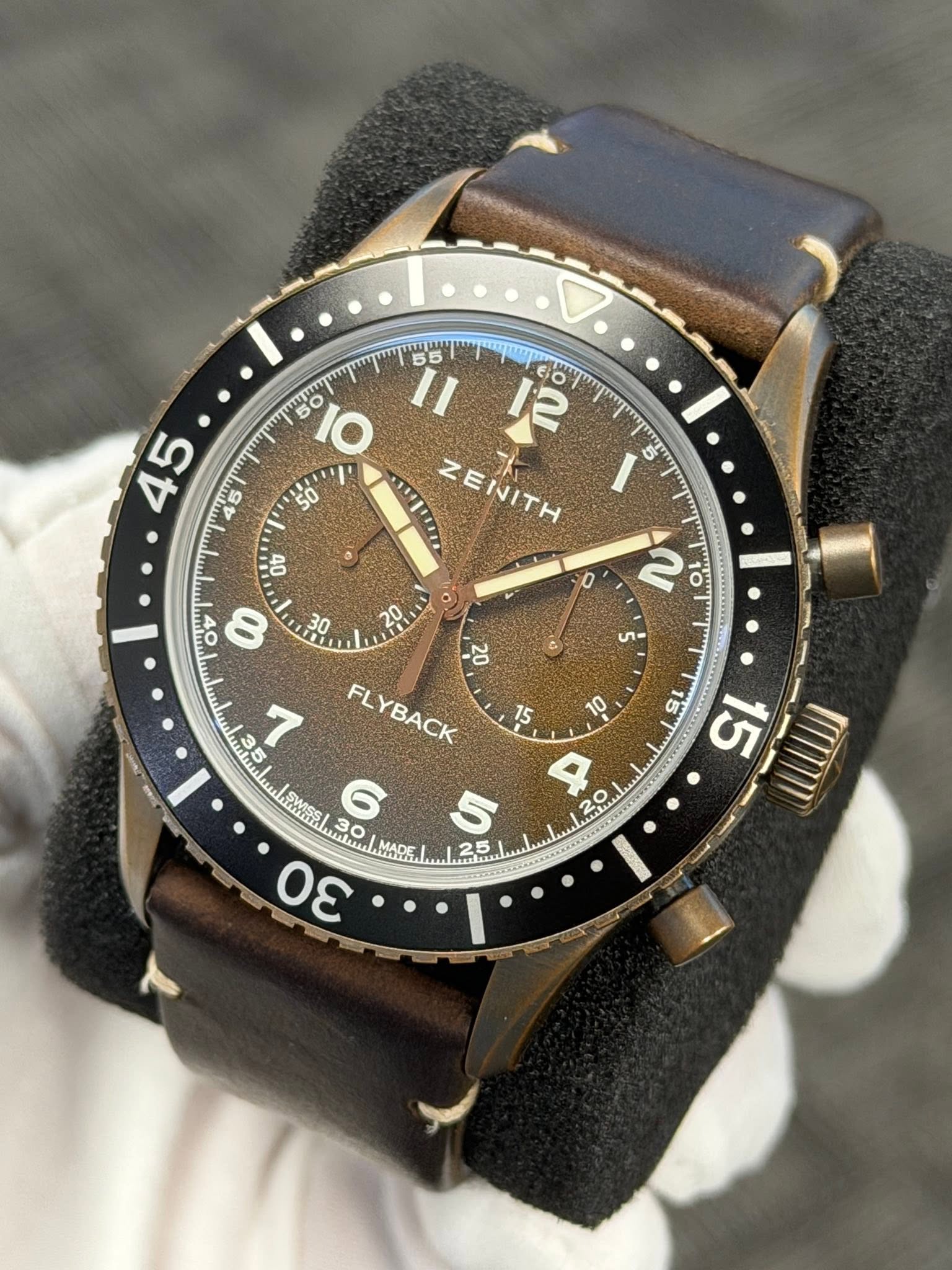 May be an image of wrist watch and text that says '55 50 1 O I1 12 60 50 ΖΕΝΝΙΤΗ 45 5 O0 30 0 O 20 ባ C 5- 20 FLYBACK SWISS M ባሰ 30 30 ២ MADE 5 25 5'