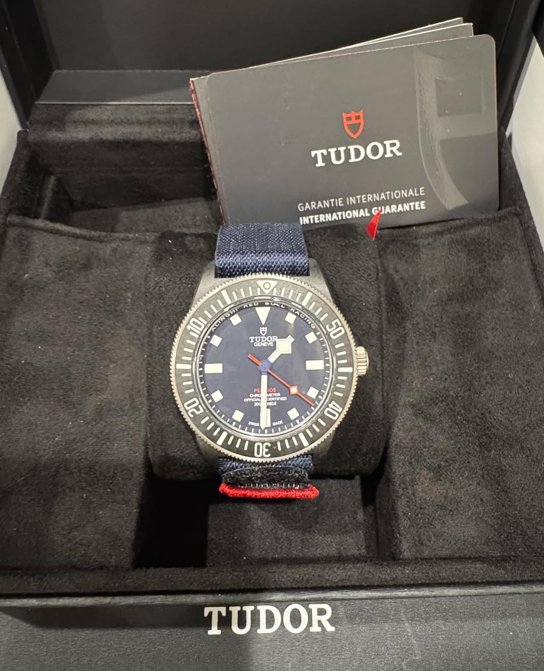 May be an image of wrist watch and text that says 'TUDOR GARANTIE INTERNATIONALE INTERNATIONAL INTERNATIONALGUJARANTEE GARANTIEINTERNATIONALE GJARANTEE 10 OE 日 선브볶유 DOR ACIN 50…