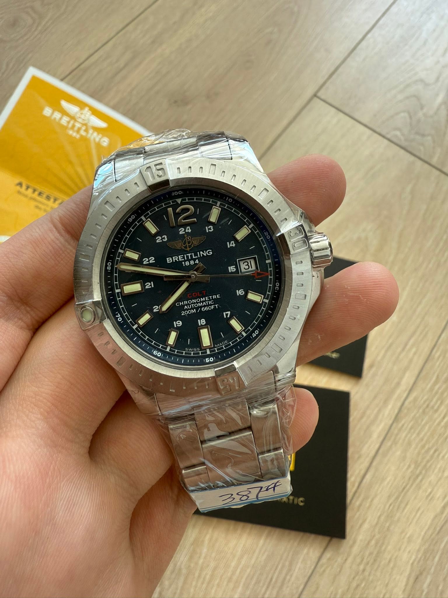 May be an image of wrist watch and text that says 'BREITLIN 15 ATTESY BREITLING 84 1884 B8 HRUT COM L D '
