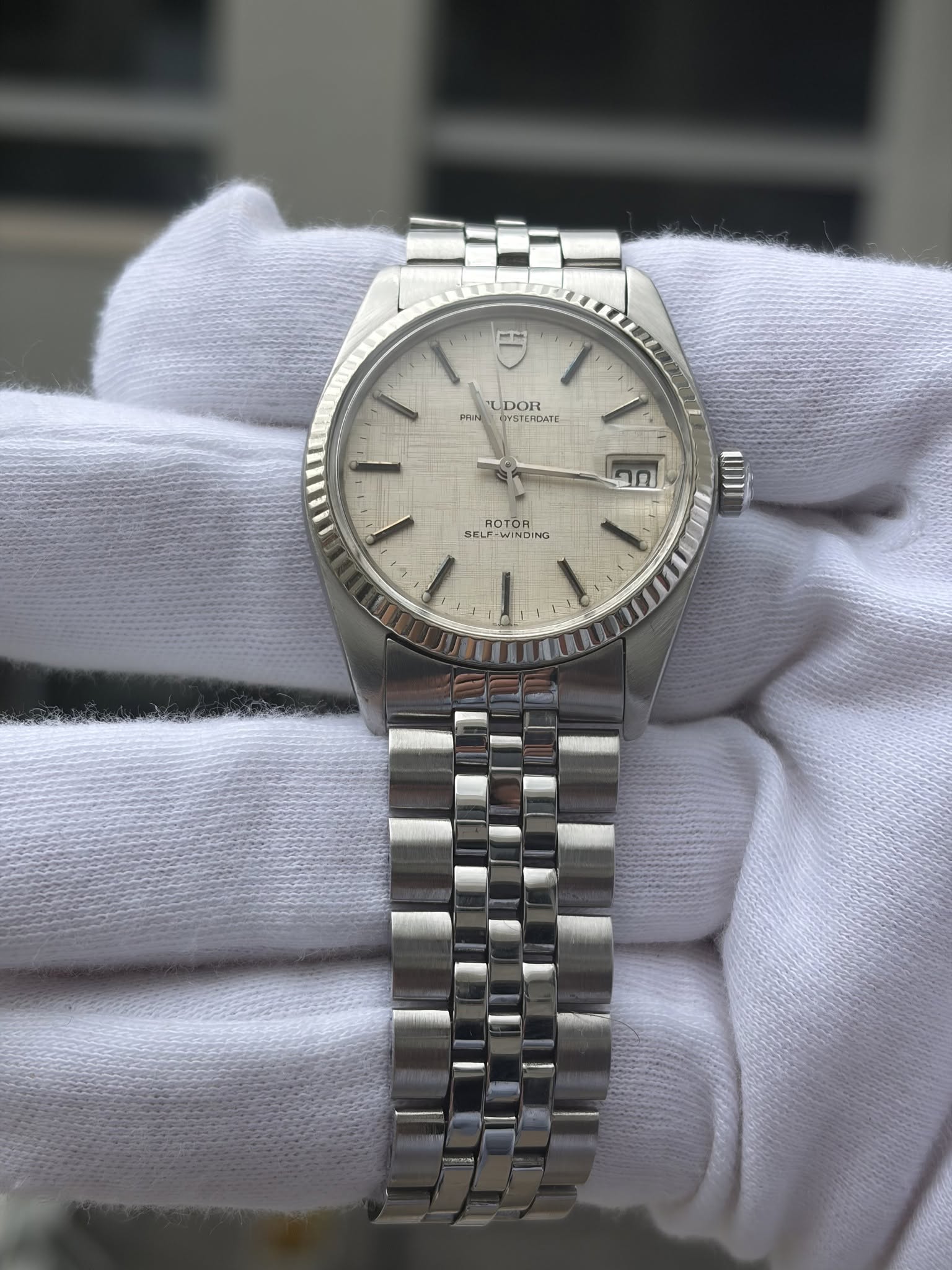 May be an image of wrist watch and text that says 'FM T DOR PAN OYSTE IYSTEPDATE নর ROTOR SELF- INDING'