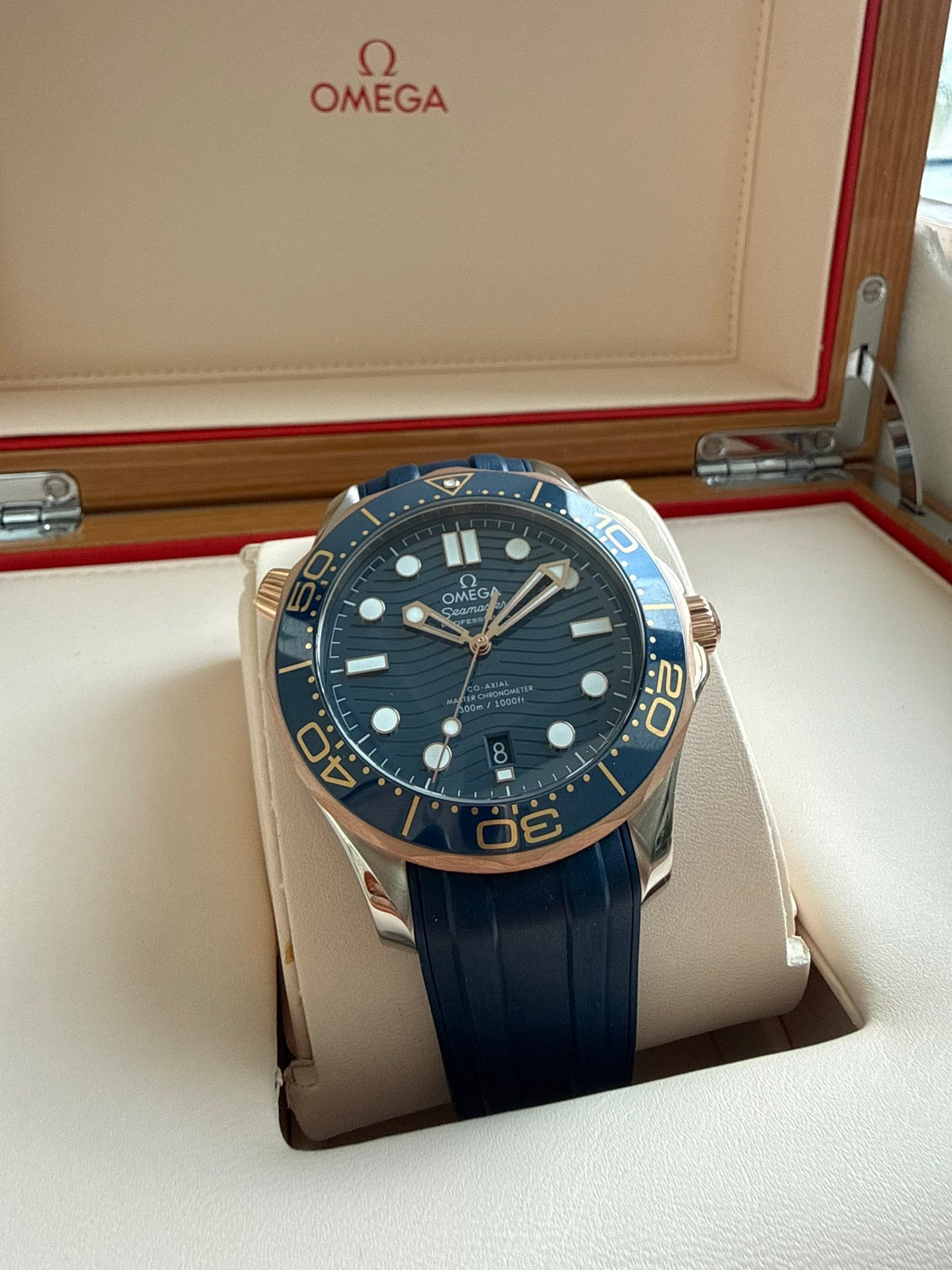 May be an image of wrist watch and text that says 'ع OMEGA II O OMEGA MEGA Sa eB T0 10 oBaHHR AOIE လး 20 ب4 BC E 3 M'