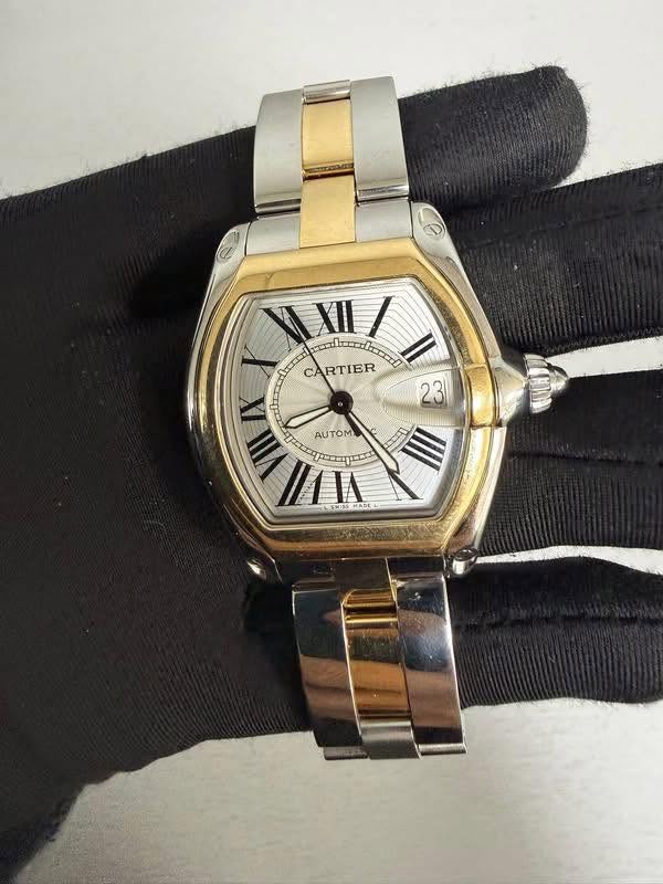 May be an image of wrist watch and text that says 'XII/ I c RTIER II 23 III AUTOM 퍼프'