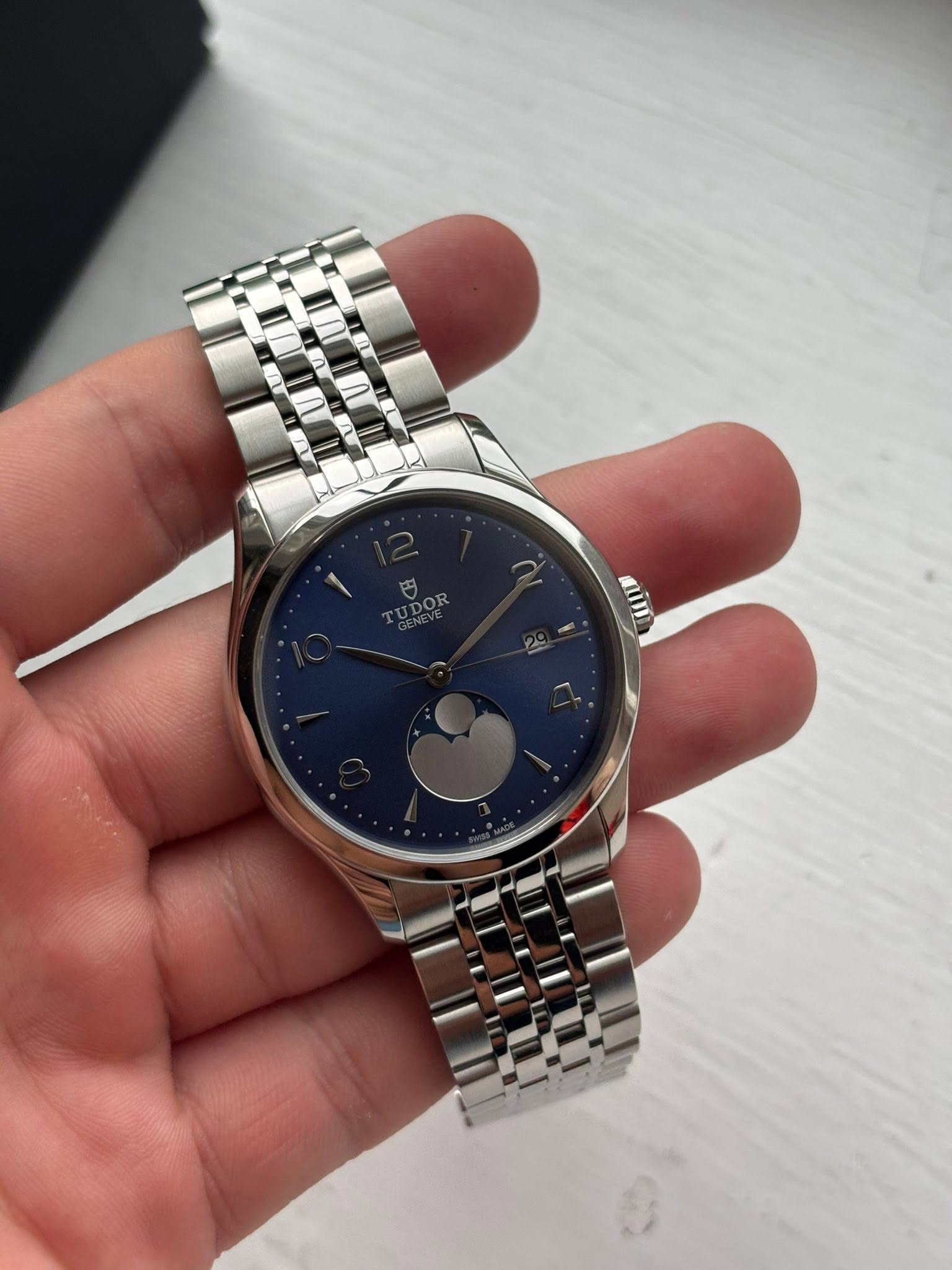 May be an image of wrist watch and text that says 'TUDOR am'