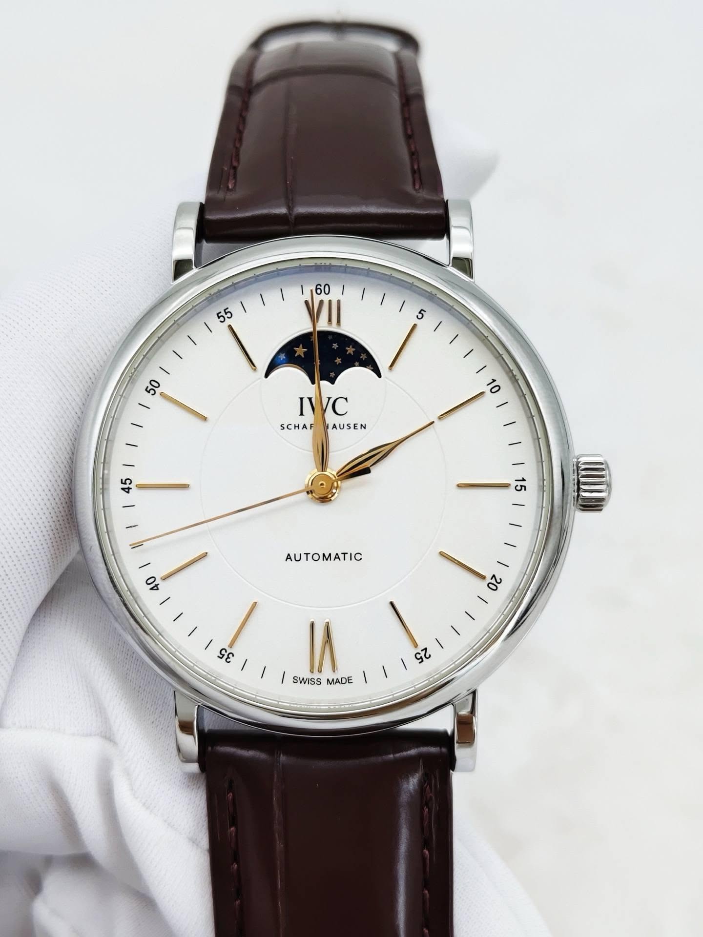 May be an image of wrist watch and text that says '60 55 50 IVC SCHAF AUSEN 10 45 15 I 40 A 20 / 33 SWISS MADE s7'