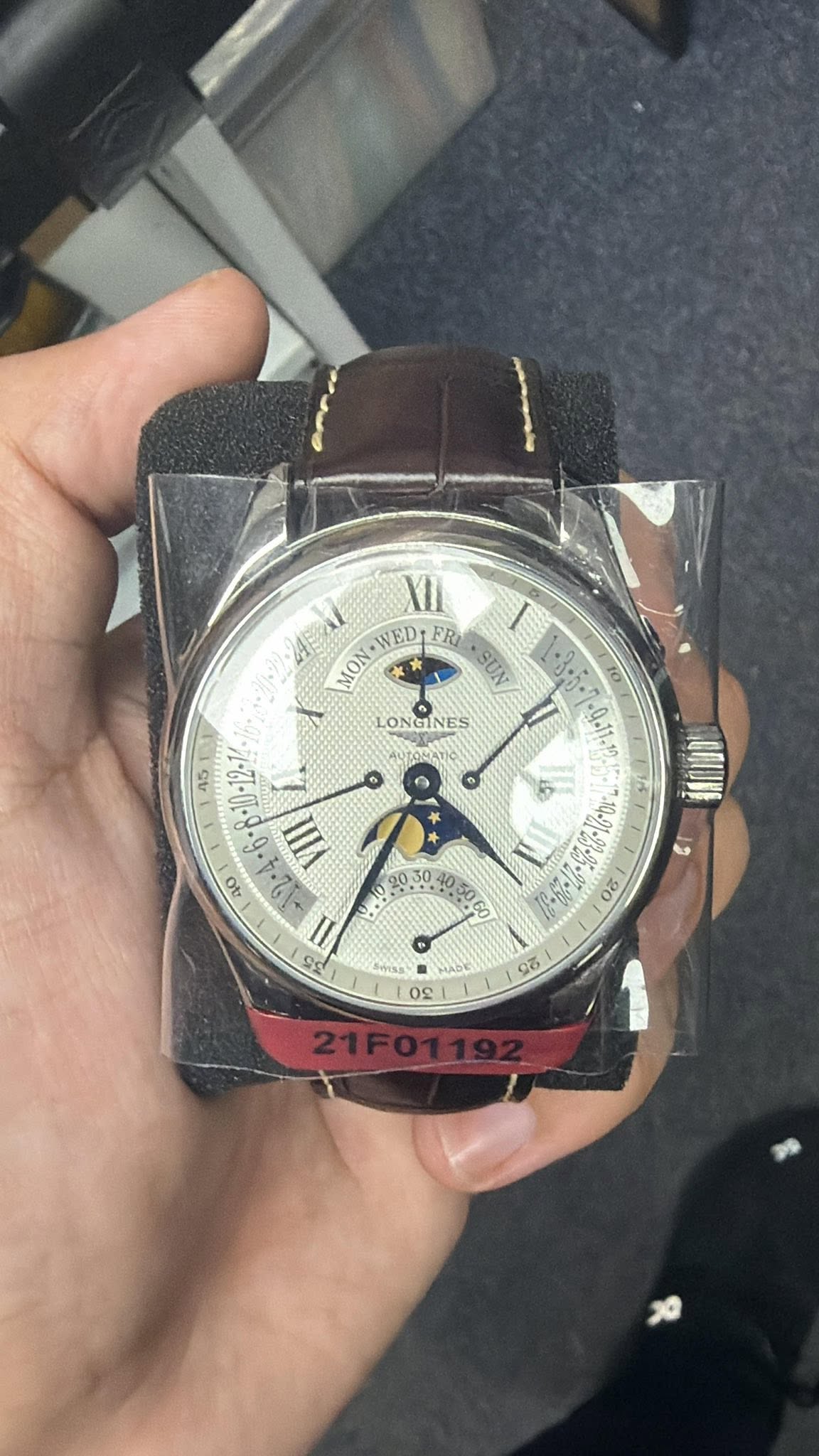 May be an image of wrist watch and text that says 'XII Al WED FRI MON SUN 1-3:5- to 9.11-25 LONGINES 30 0 1050C III 4O U 10 I O 2 ed ncka 11T 1 S1FO 54 0n 96'