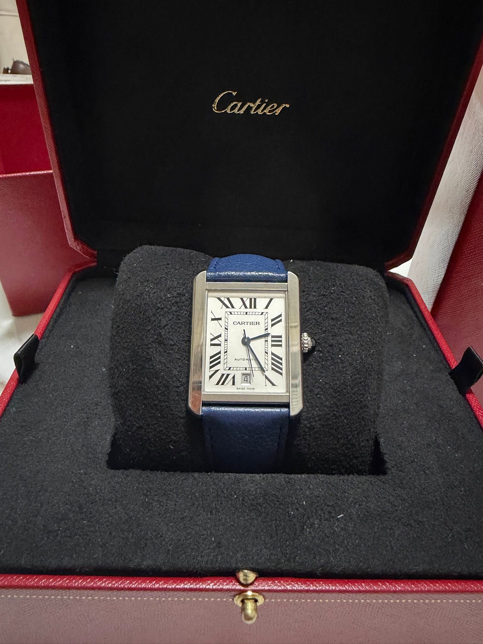 May be an image of wrist watch and text that says 'Cartier Cartier paτaER CARTIER නലා M II nA и Η III 0 IIII 7'