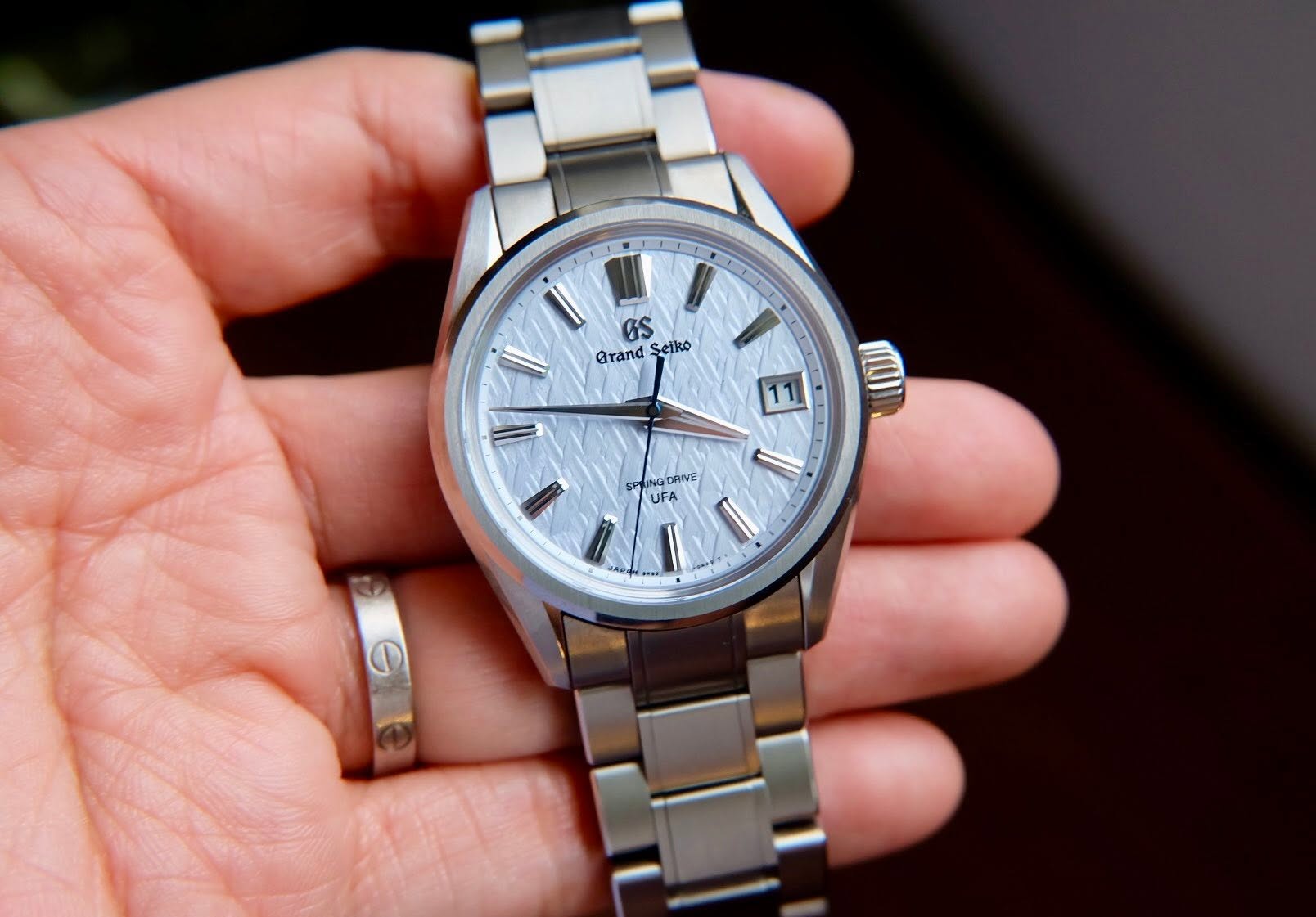May be an image of wrist watch and text that says 'GS Grand Seiko 11 NODRIVE DRIVE UFA'