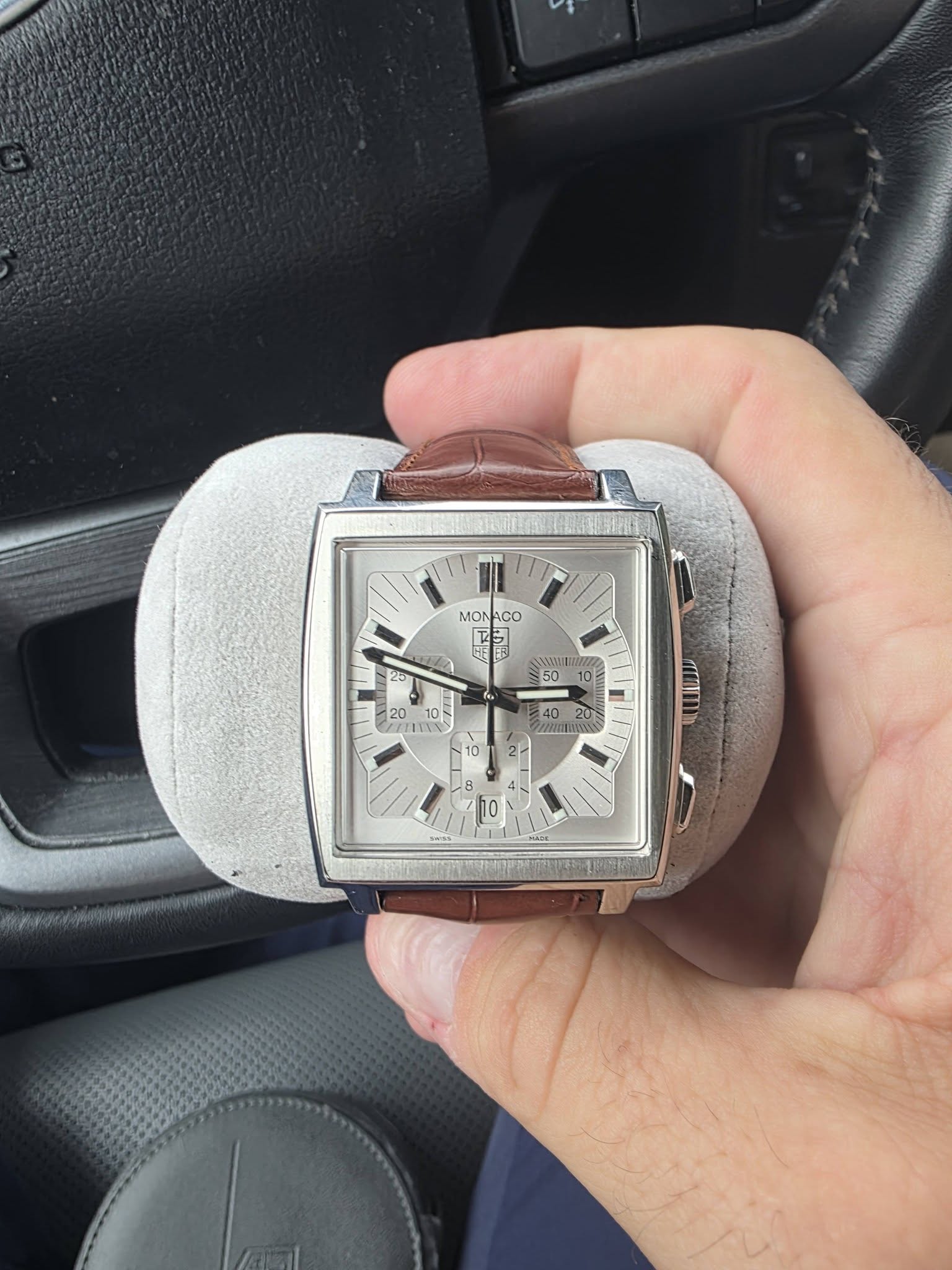 May be an image of digital watch and text that says 'MON ACO T 25 50 U A YEn nanra 10 2 釋犪尃 8 l h 10 4-'