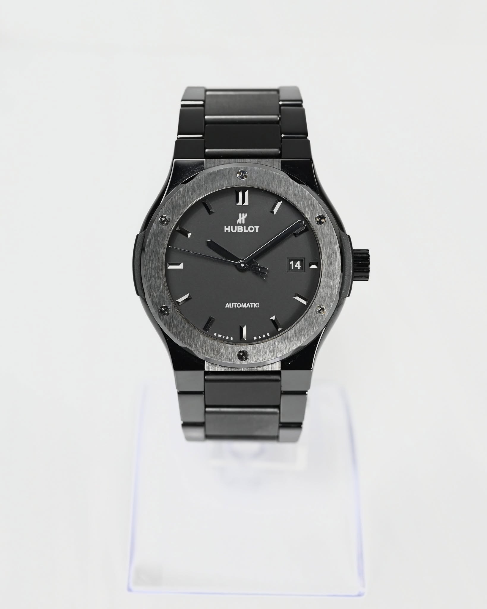 May be an image of wrist watch and text that says '0 زع لا H + HUBLOT -0 14 AUTOMATIC SWT.E'