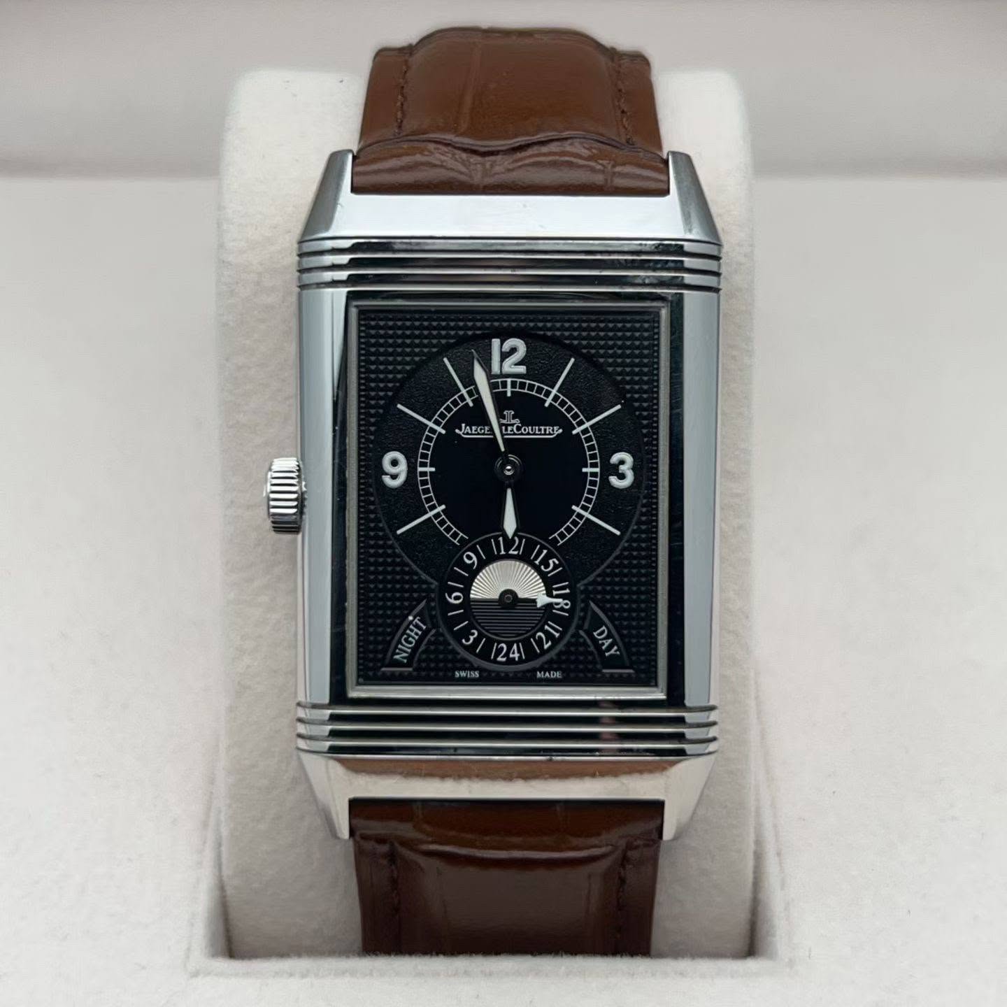 May be an image of wrist watch and text that says '12 م سم JAEGE LECOLETRE F μτι 3 9 61 RHEET ! NIGHT 118 DAY 124 WES MADE'