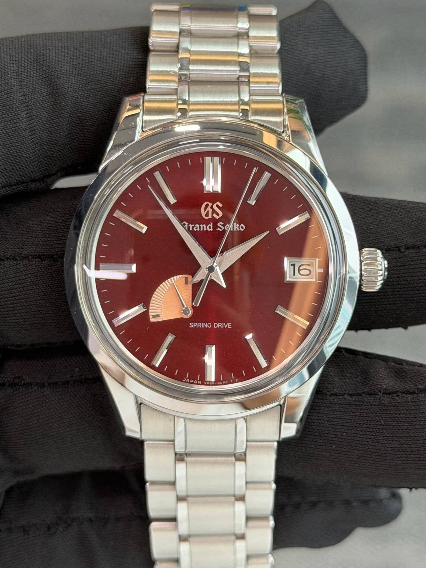 May be an image of wrist watch and text that says 'II GS II arand$eAko Trand Selko 16 1 SPRING SPRINGDRIVE DRIVE መድድዕ'