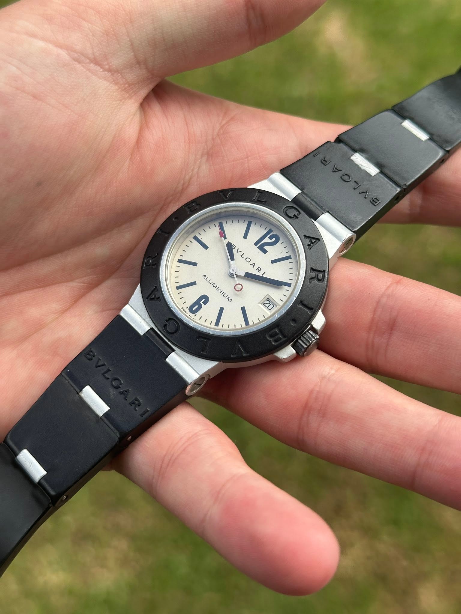 May be an image of wrist watch and text that says '٦٧ VLGARI 12 G 12 R 6 ALUMINIUM Ο 6 UMA 20'