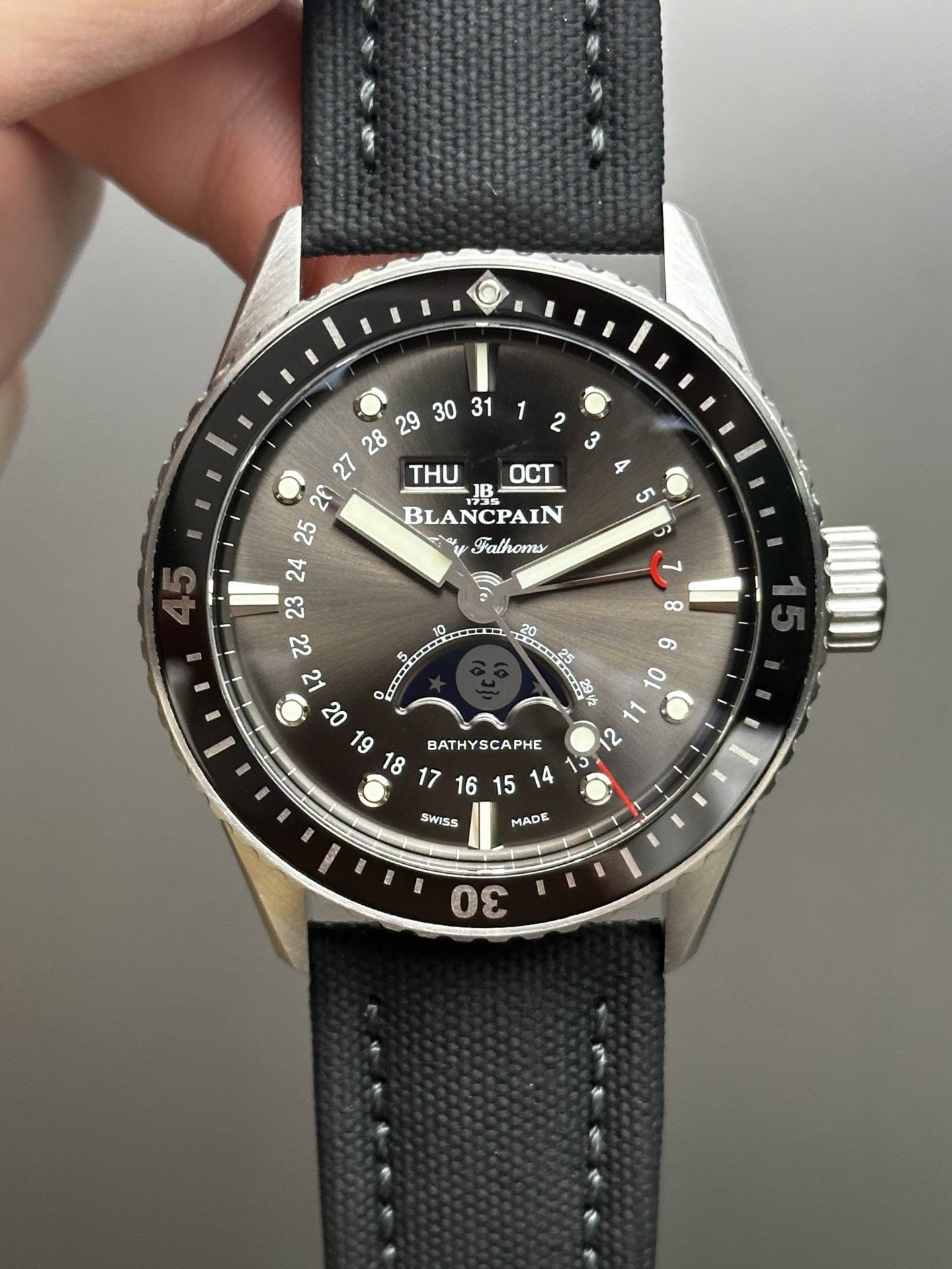 May be an image of wrist watch and text that says 'I 1 重 2 3 4 س ری (~ THU OCT 20 JB 25 BLANCPAIN Falhoms သိ့ထ....သ/ os BATHYSCAPHE SWISS รยแารี MADE NGU S 5 1'